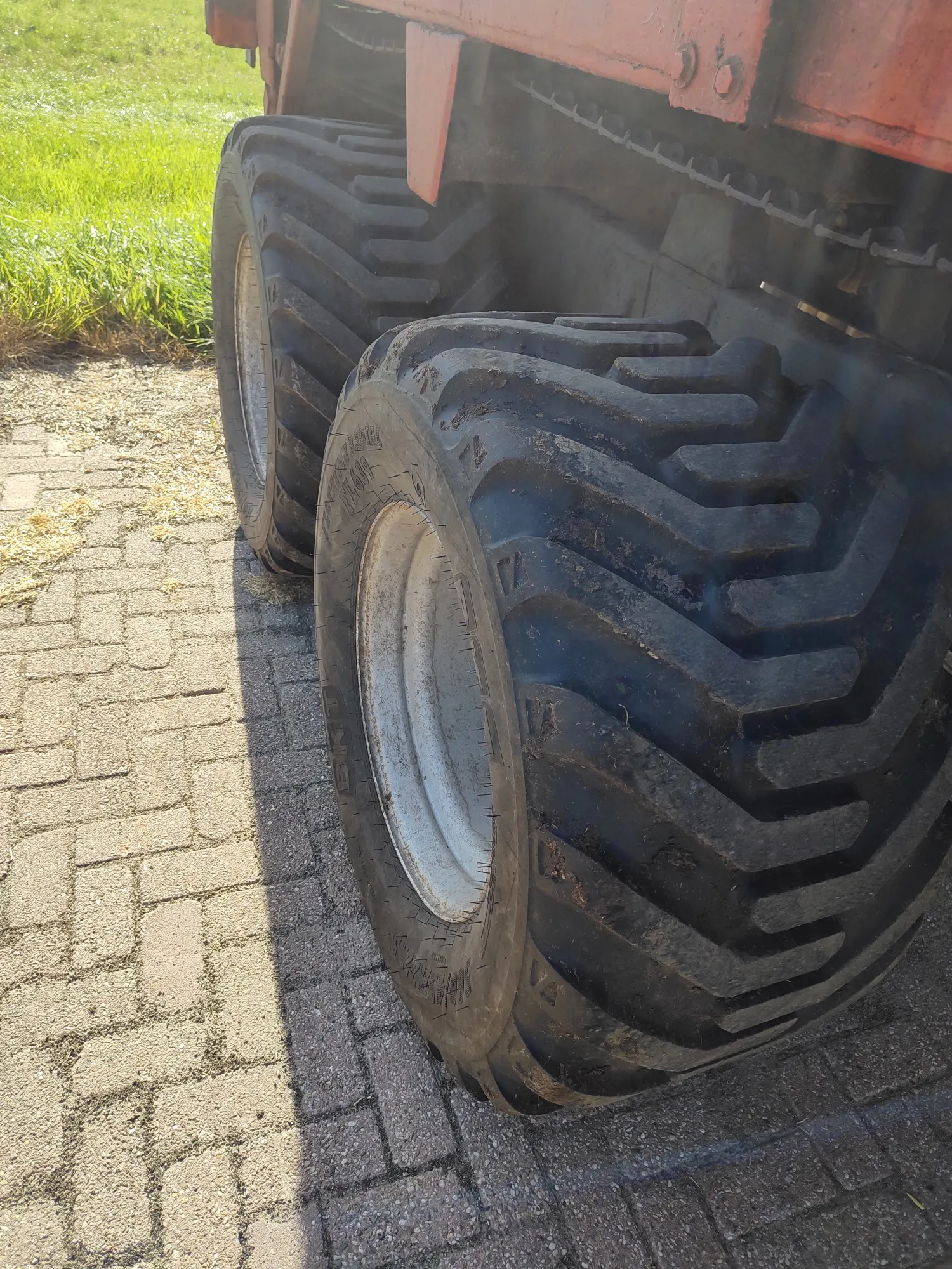 Tandem meststrooier - 6.5m³ inhoud, goede banden