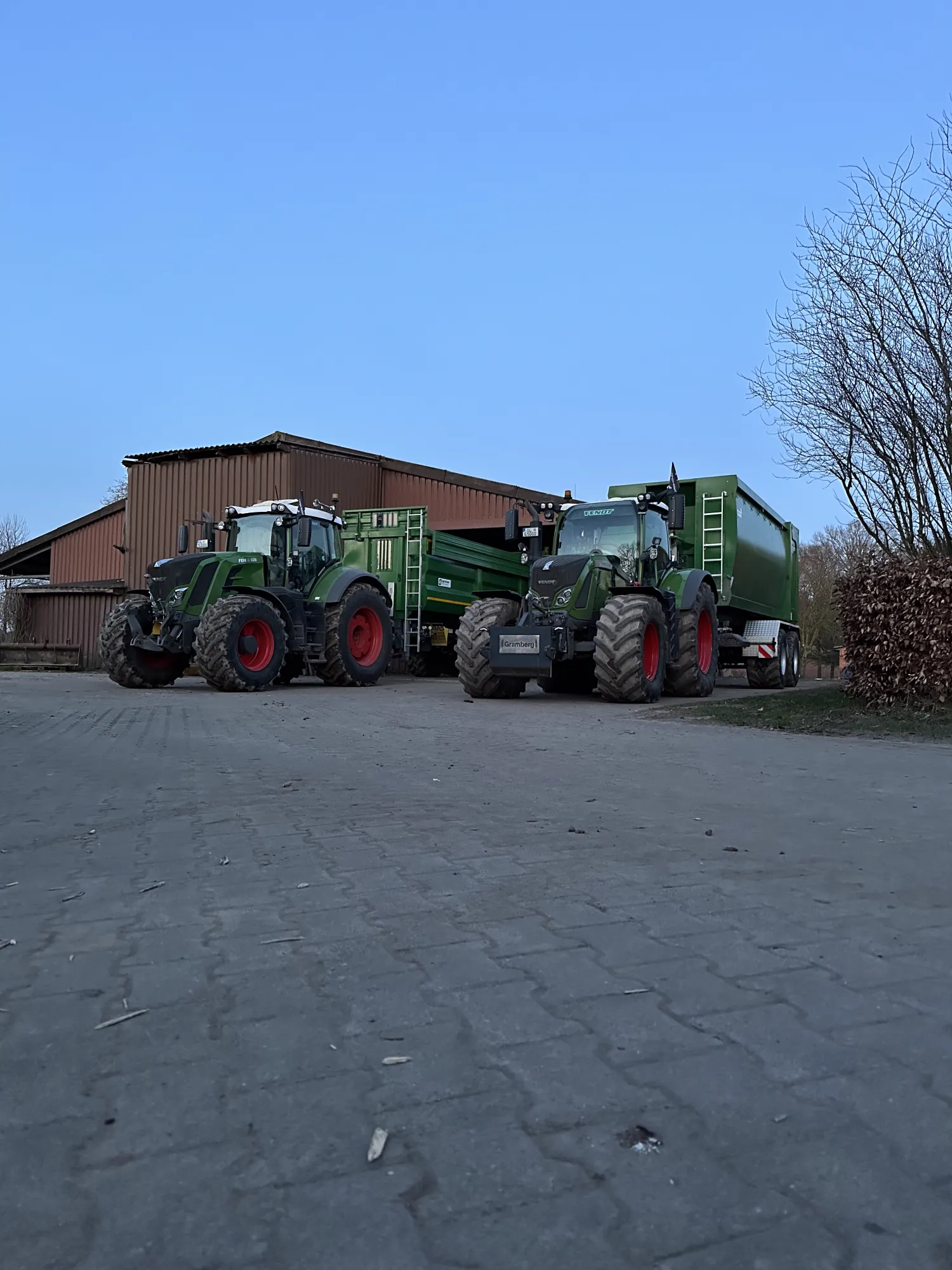 Fendt zu vermieten für Hackarbeiten & Misttransport | Wildeshausen