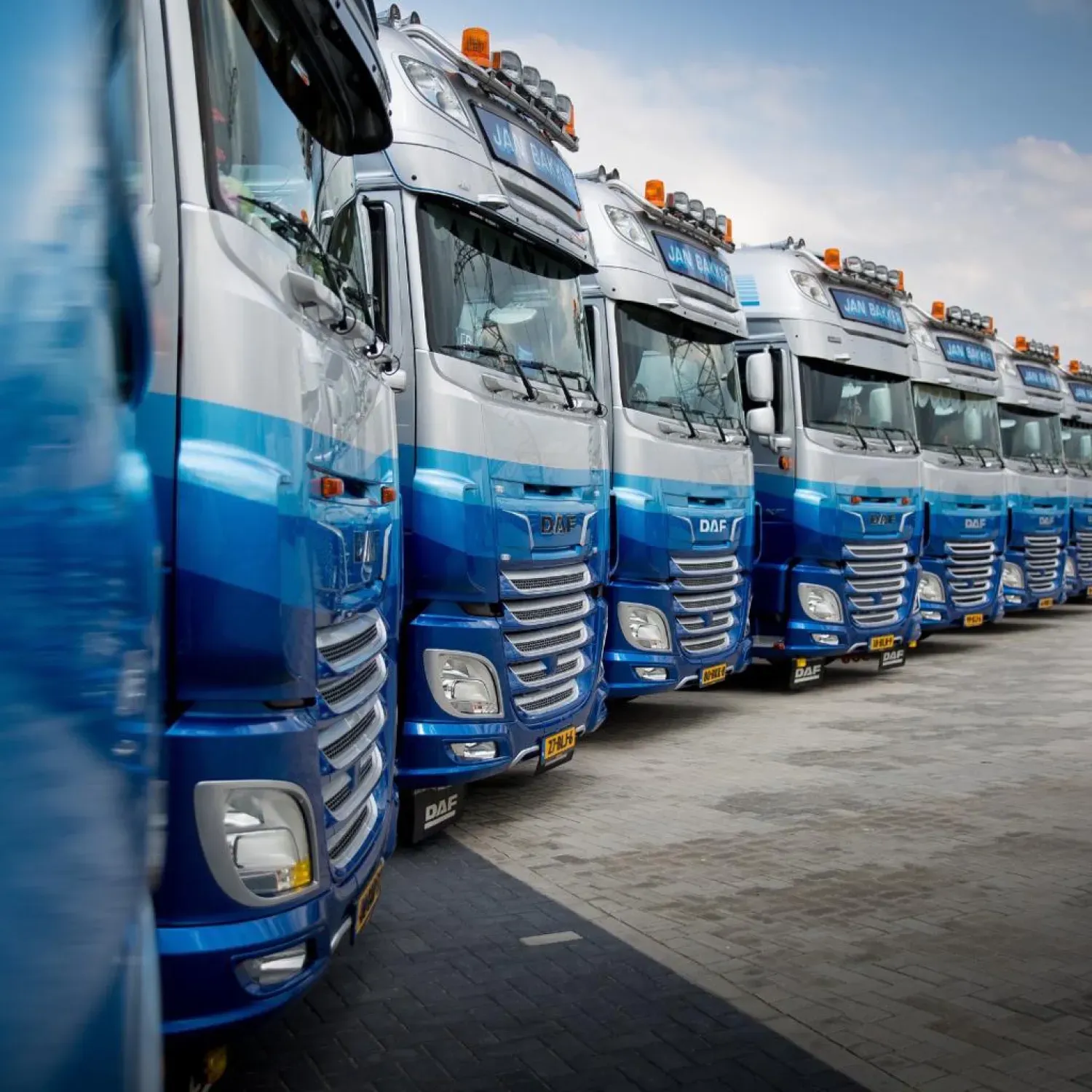 Jan Bakker: Futtermittel, Dünger & Transport | Ihr Partner