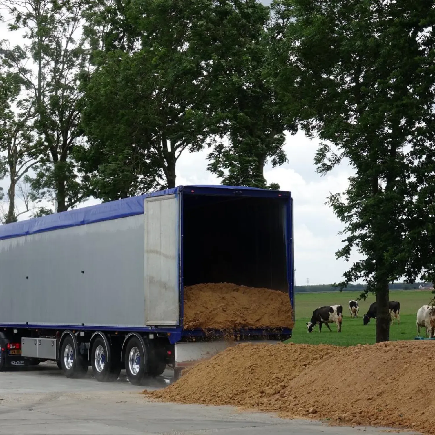 Jan Bakker: Futtermittel, Dünger & Transport | Ihr Partner