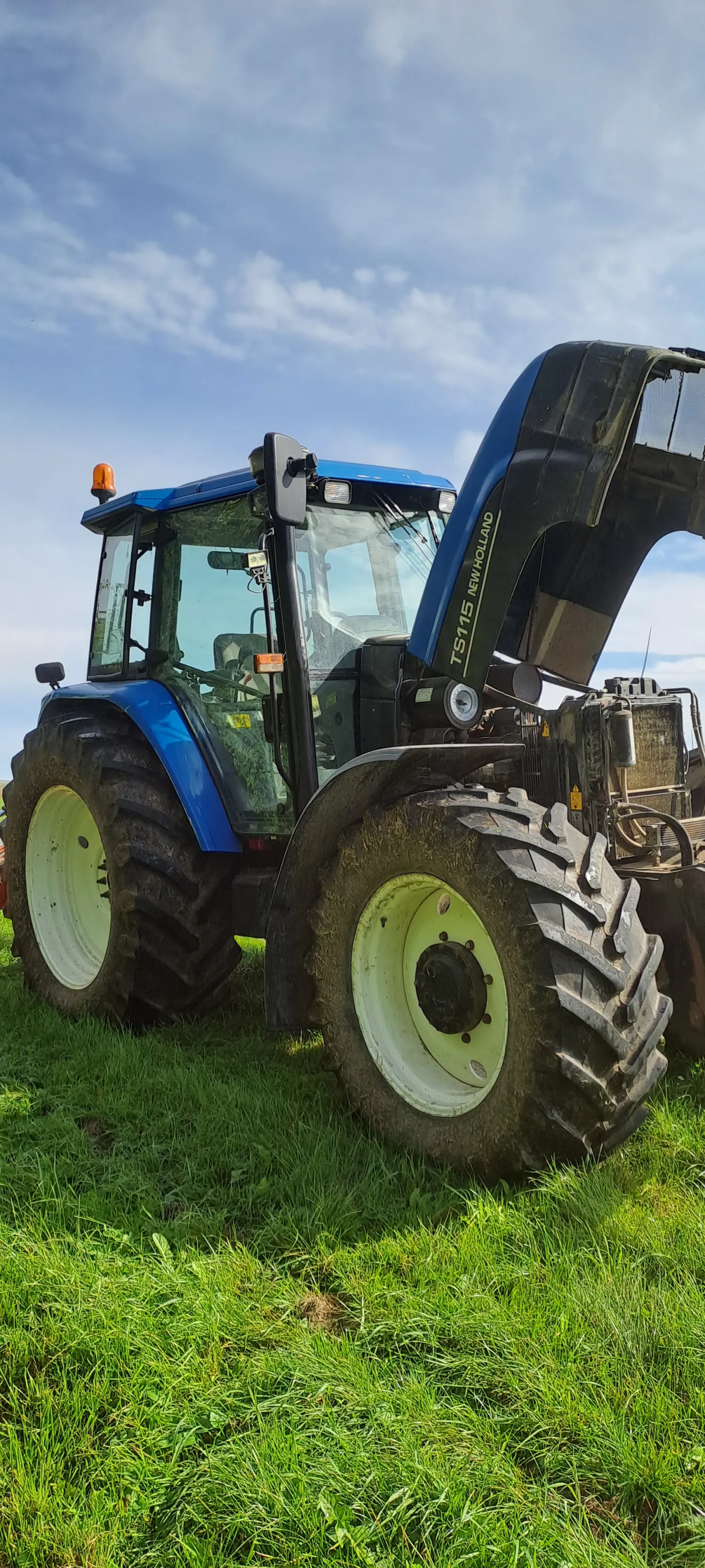New Holland TS115 SLE te koop - Bouwjaar 2002, 6 cilinder