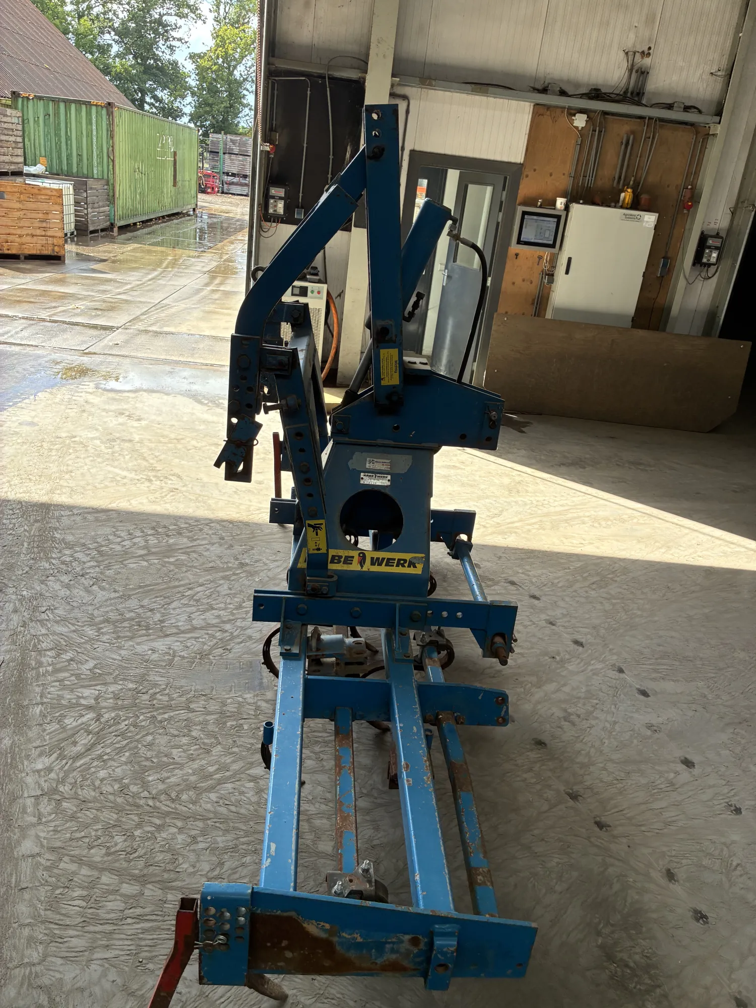 Cultivator vibrator cu lift - lățime de 3 m