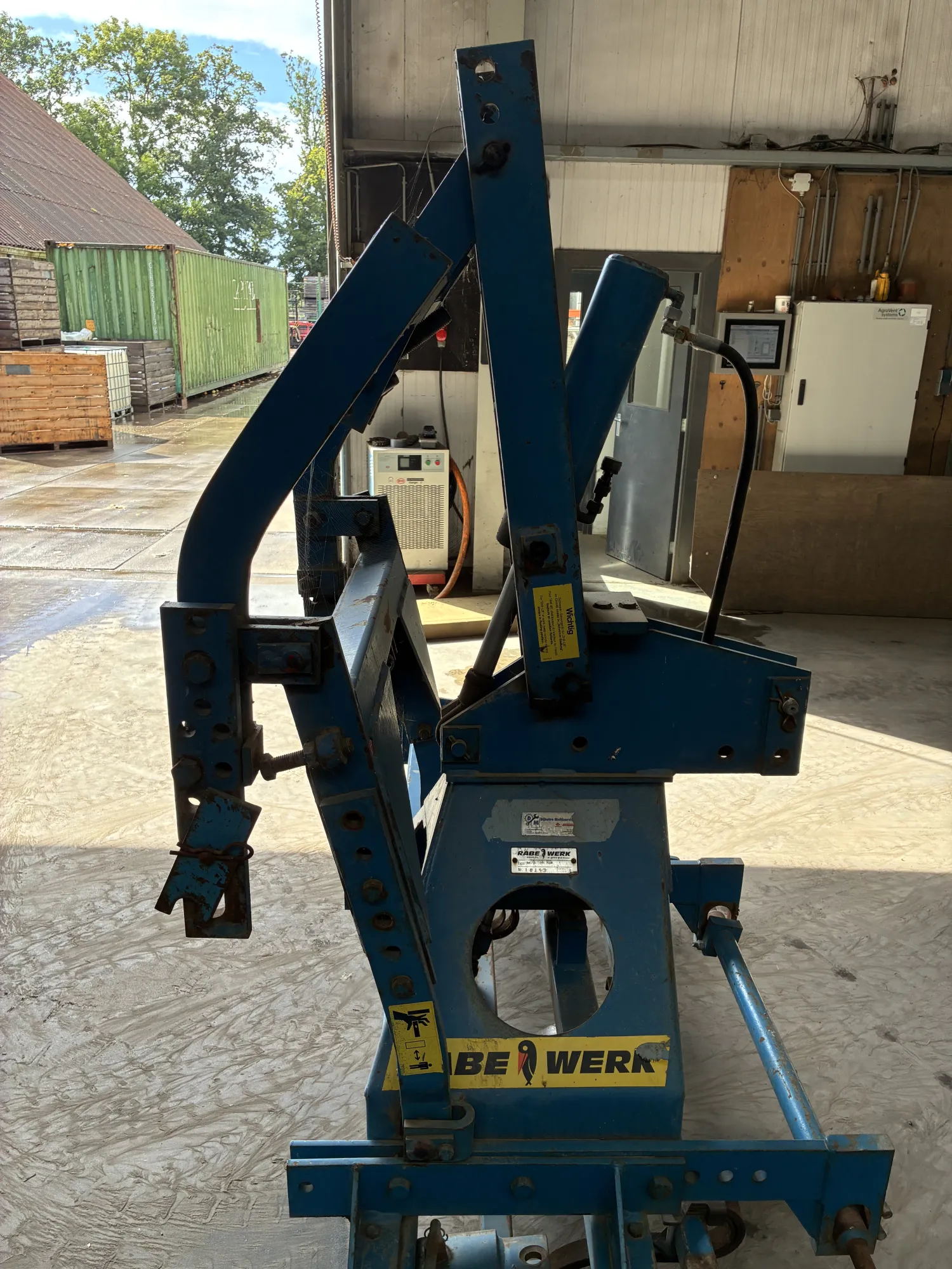 Cultivator vibrator cu lift - lățime de 3 m