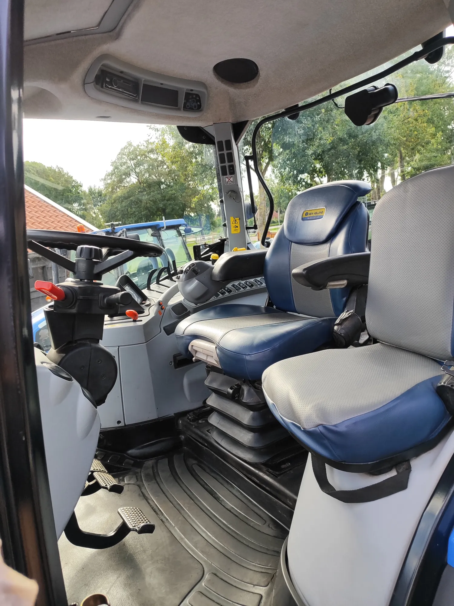 New Holland T6020 Elite 2012 zu verkaufen | Gefederte Kabine