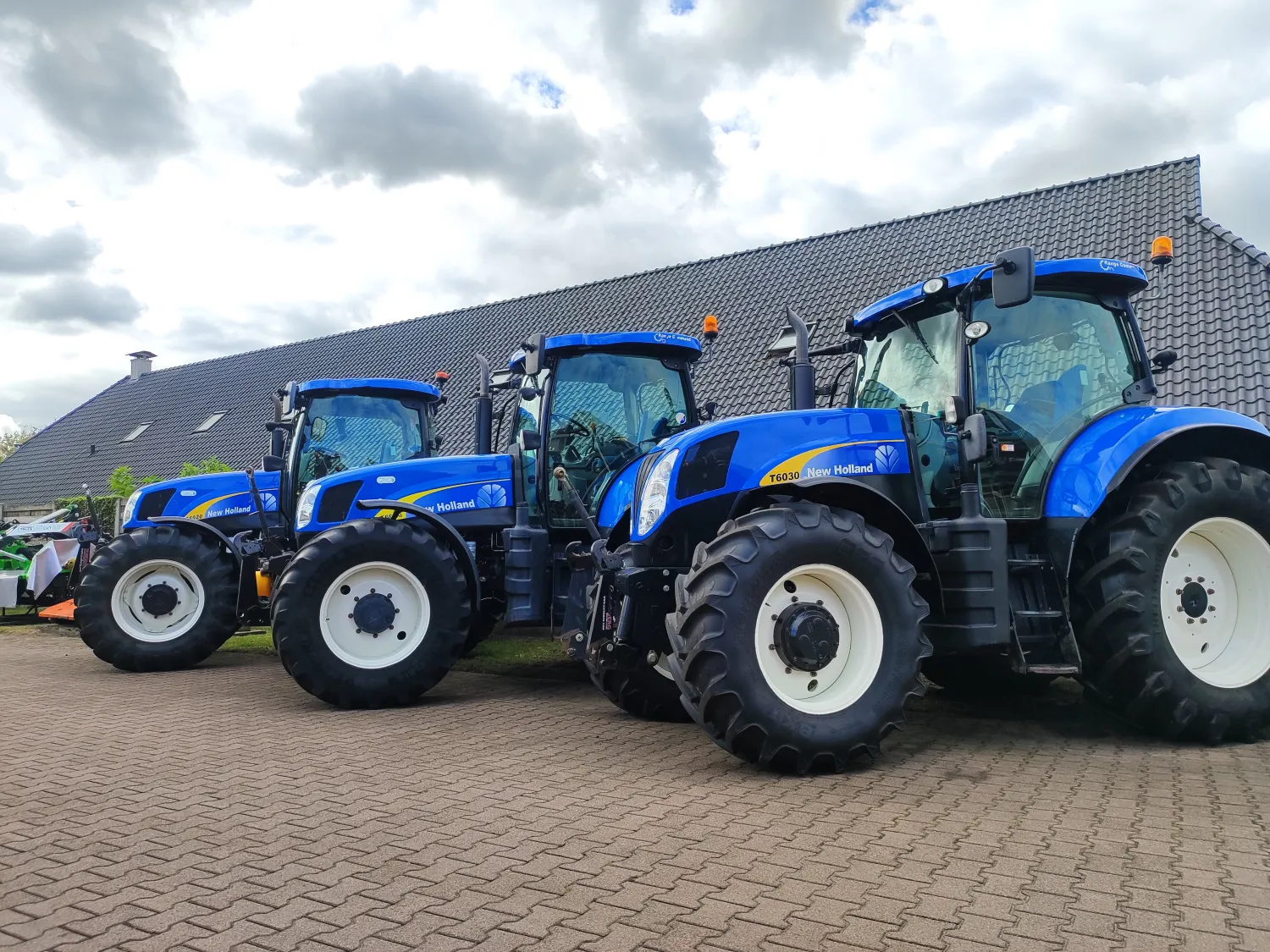 New Holland T6020 Elite 2012 zu verkaufen | Gefederte Kabine