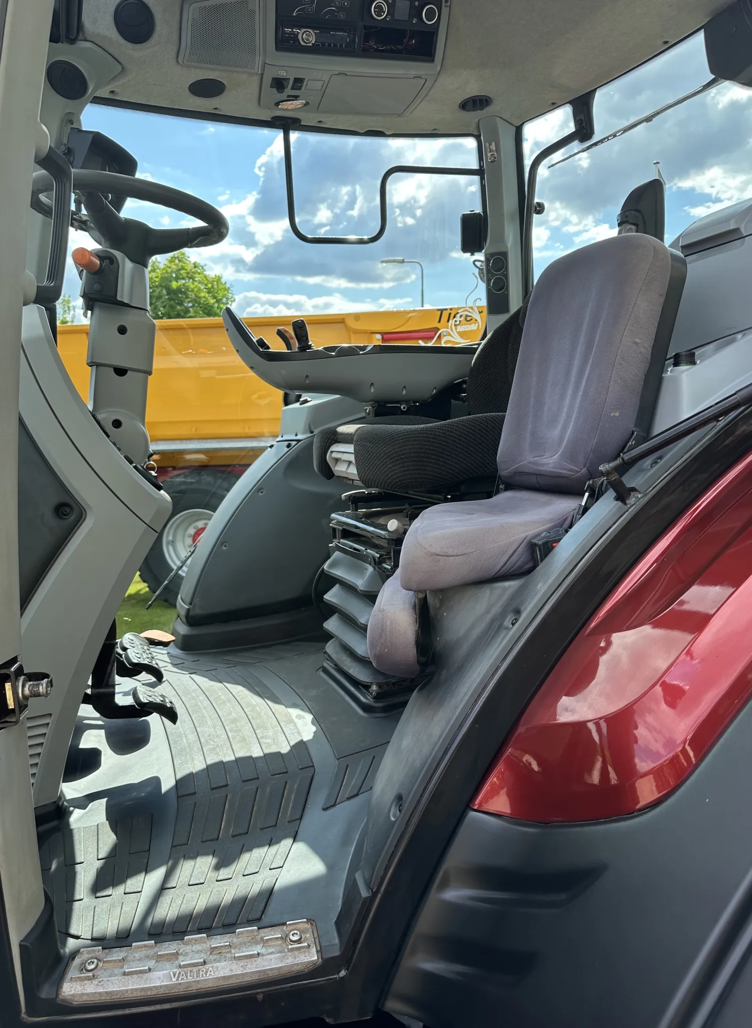 Valtra N174 Traktor (2017) | Powershift, gefederte Kabine
