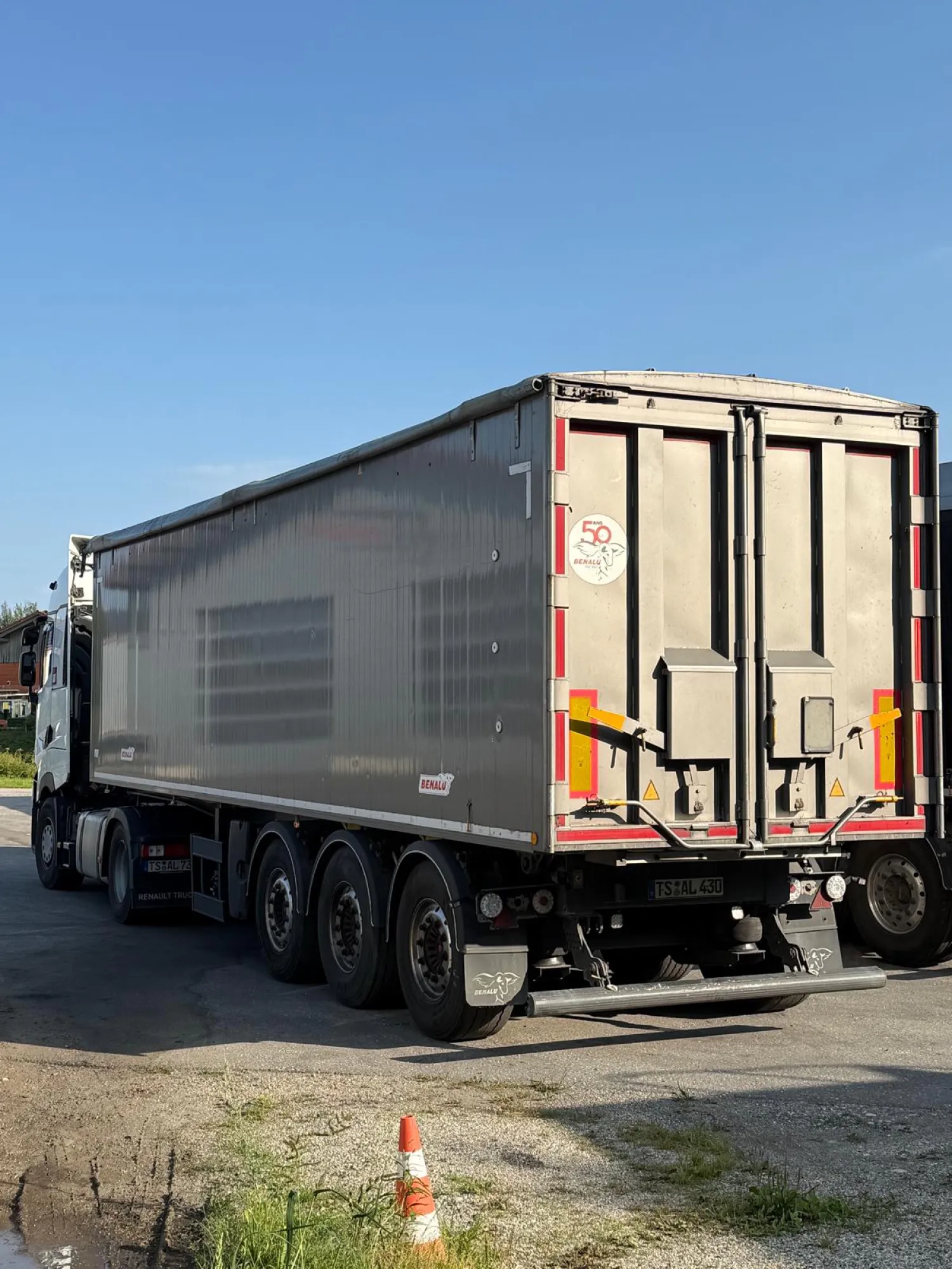 Landbouwtransport: 51m³ Schuifvloer voor Kuilvoer, Mest, Hooi
