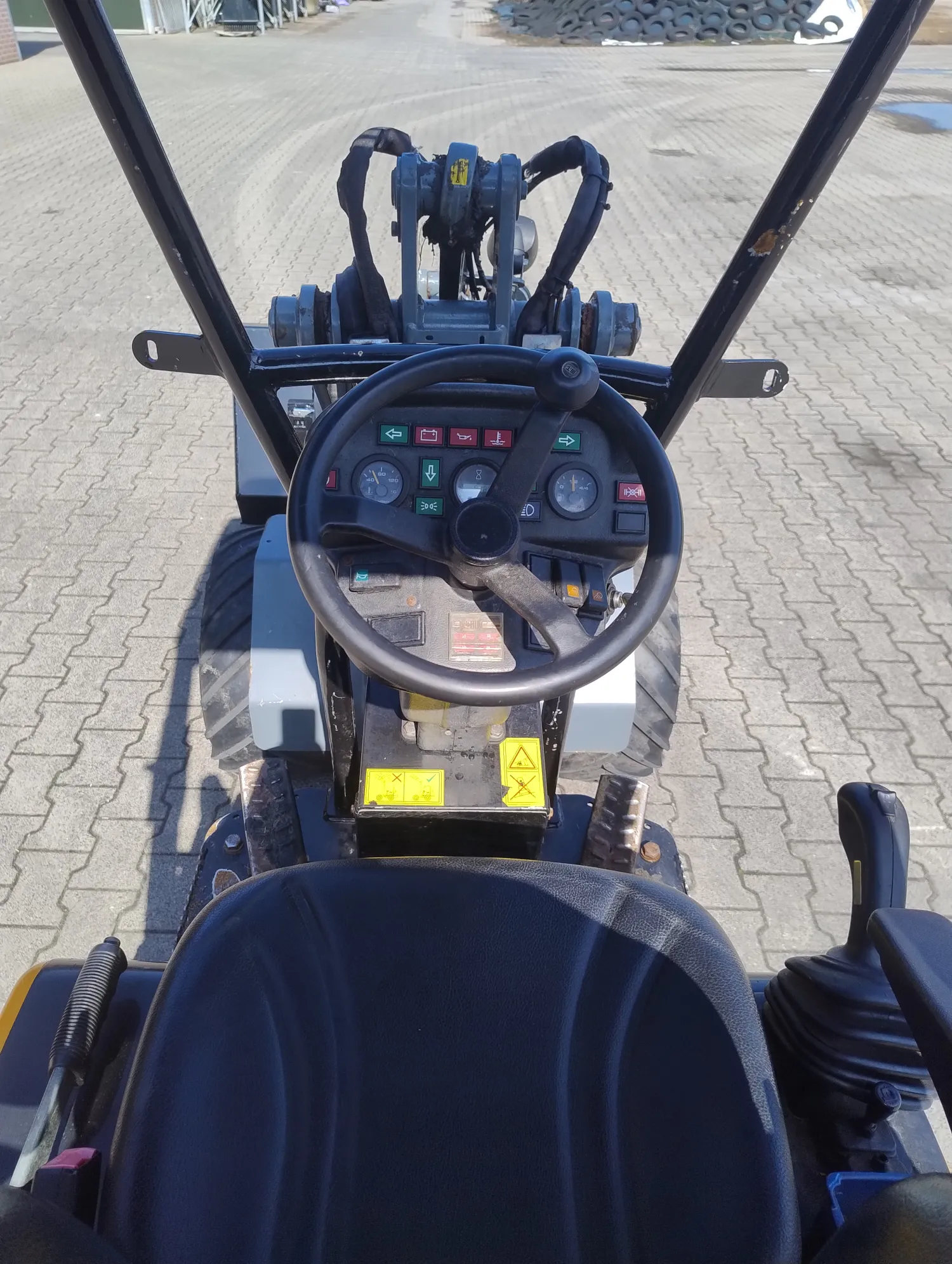 Giant D263S Minishovel 2012 - Goed Onderhouden