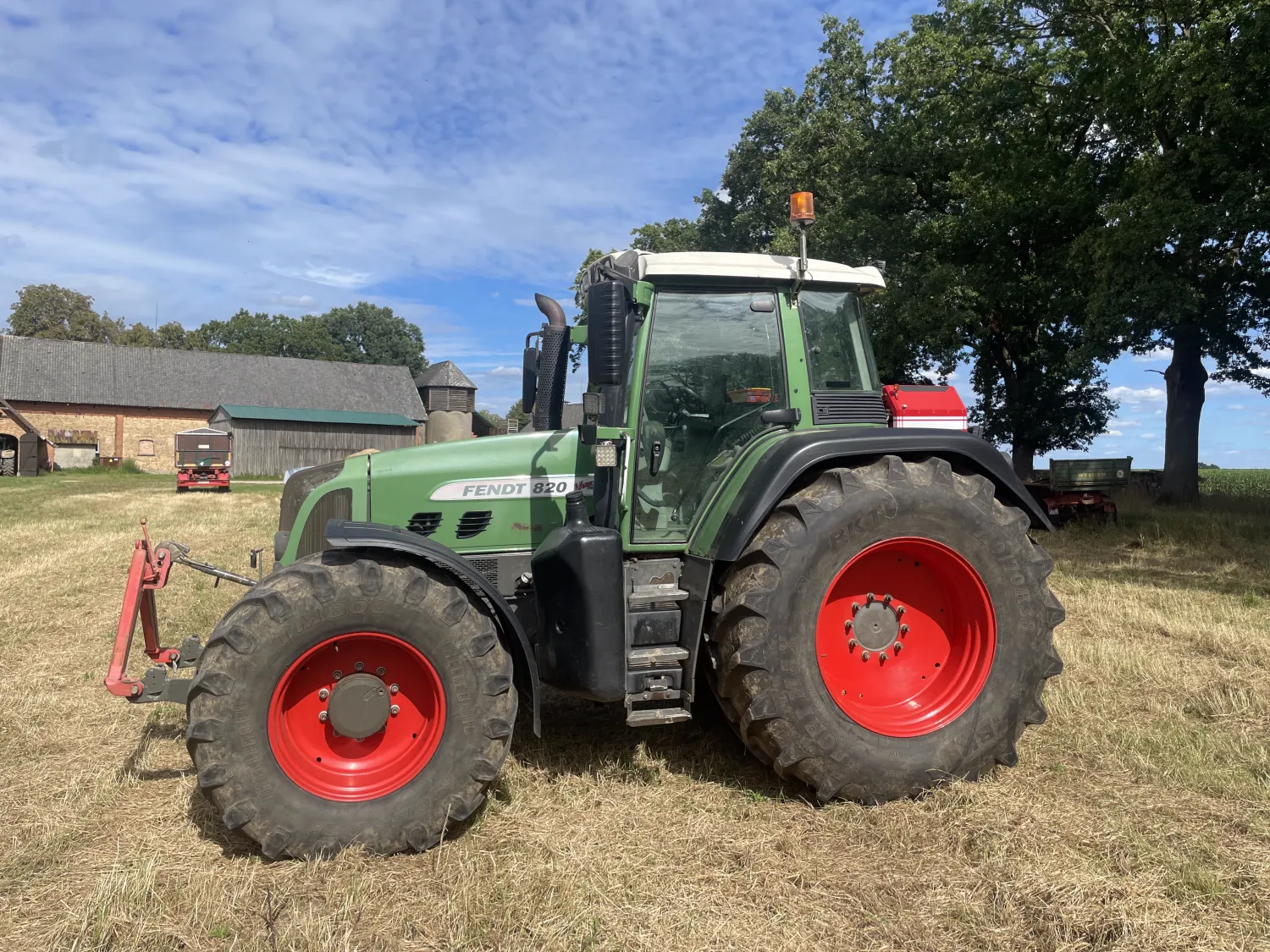 Fendt 820 (2008) - 13900 Stunden, Frontzapfwelle