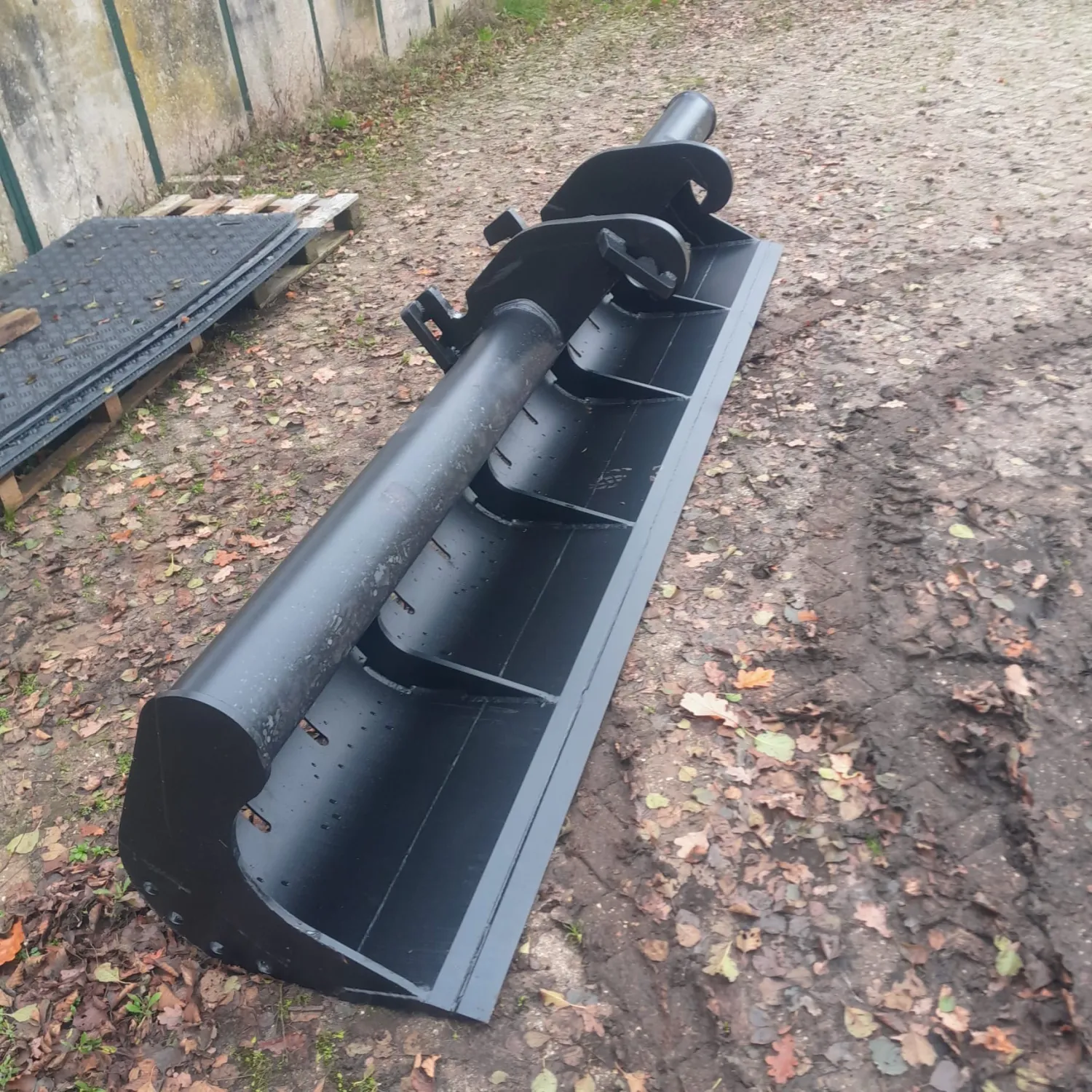 Gezocht: Brede slotenbak 3.5-4m voor mobiele kraan CW 30