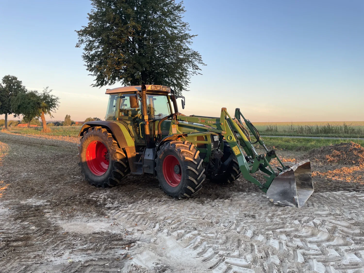 Fendt Favorit 714 Vario, 2001, 17500 uur, Frontlader