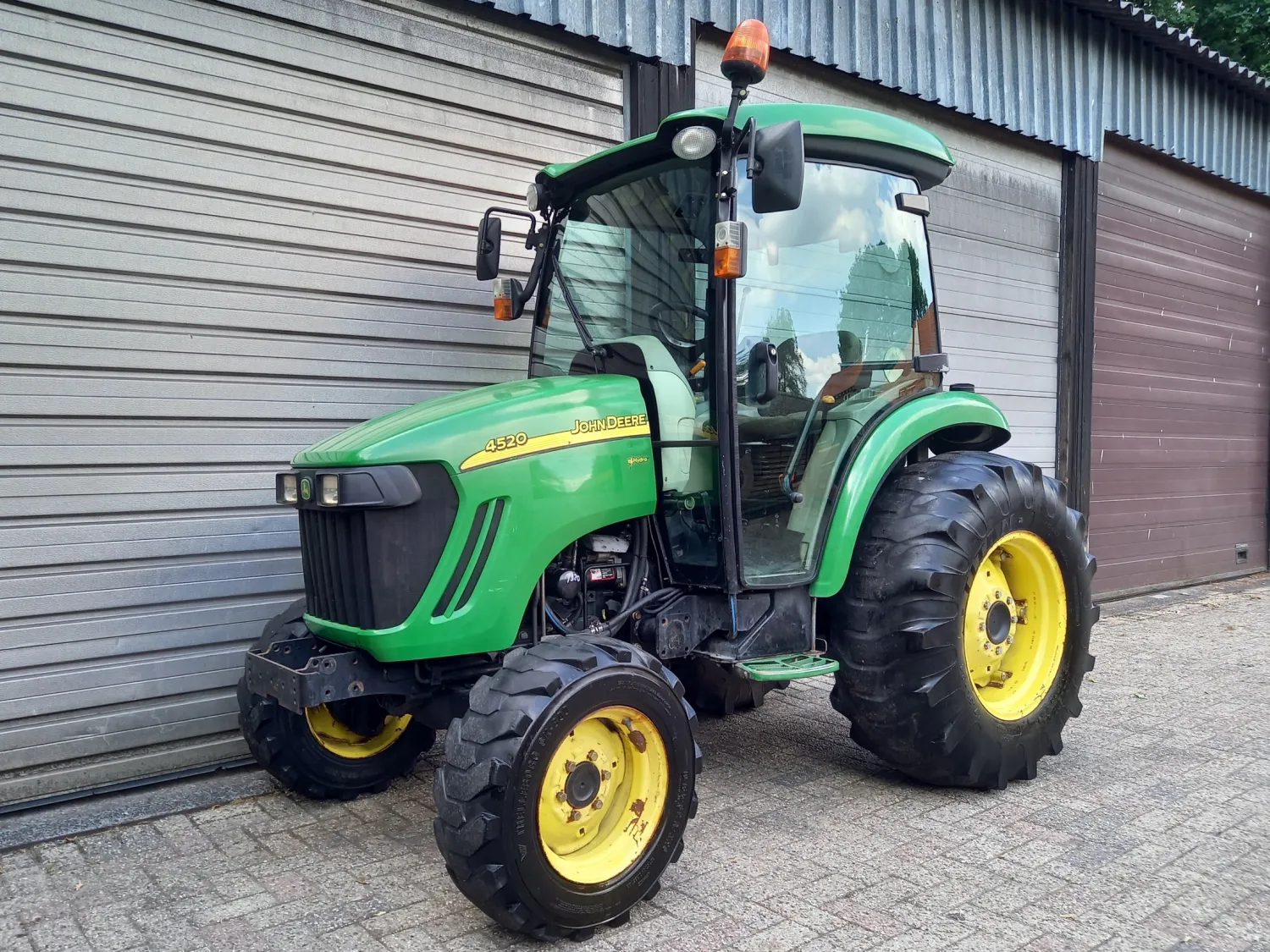 John Deere 4520 Compact Tractor - 45 PK, Hydrostatisch