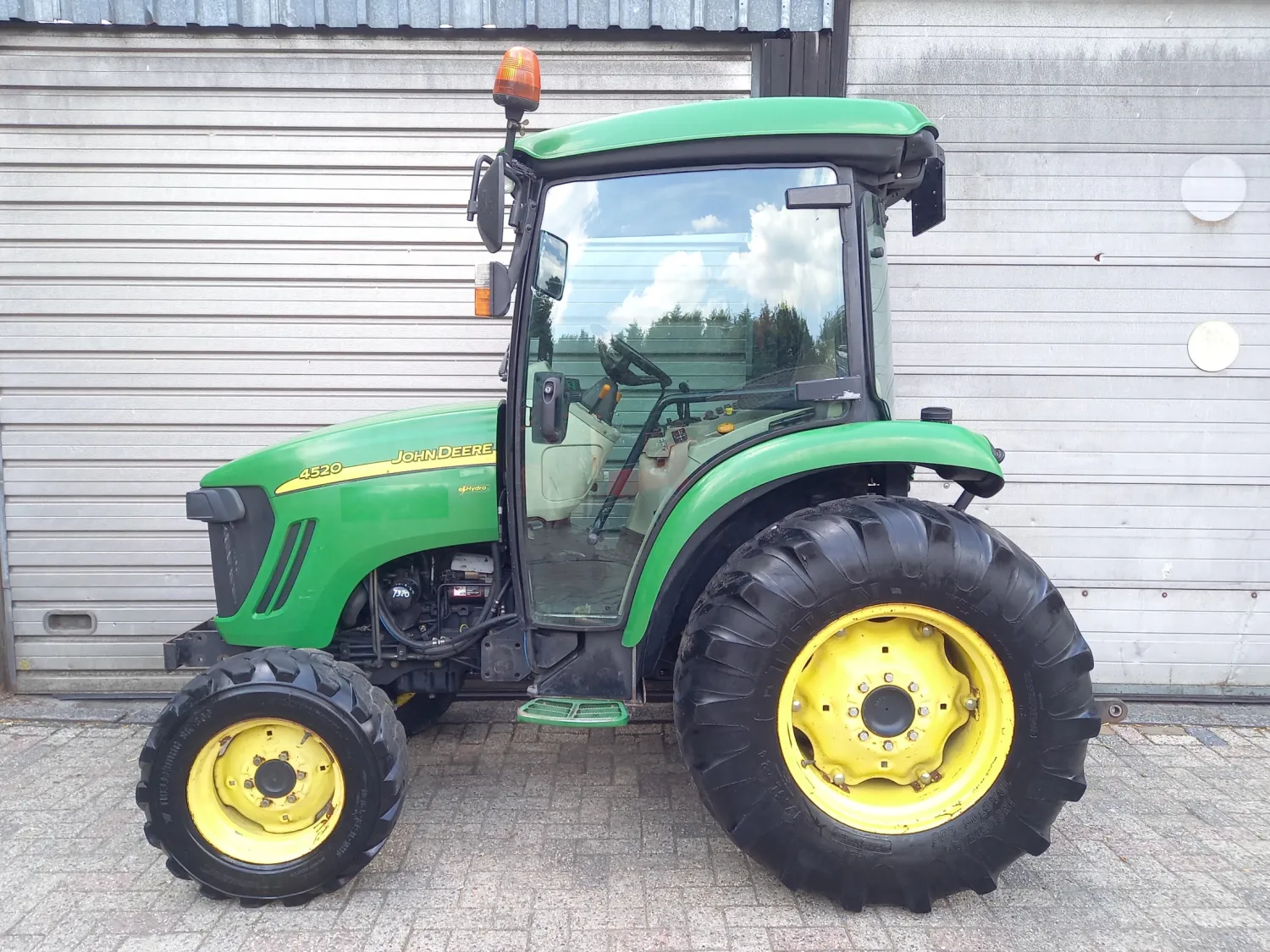 John Deere 4520 Compact Tractor - 45 PK, Hydrostatisch