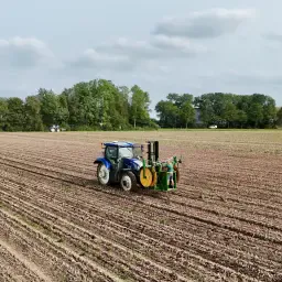 Wynajem zwijarki do węży kroplujących - Noordoostpolder