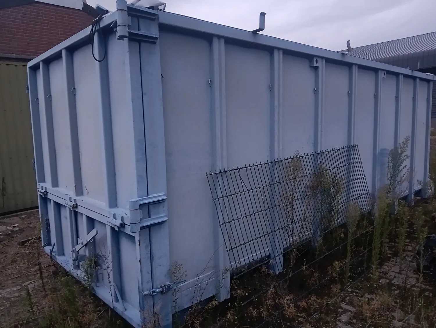 Sauberer 30m³ Container mit Plane - Wenig gebraucht