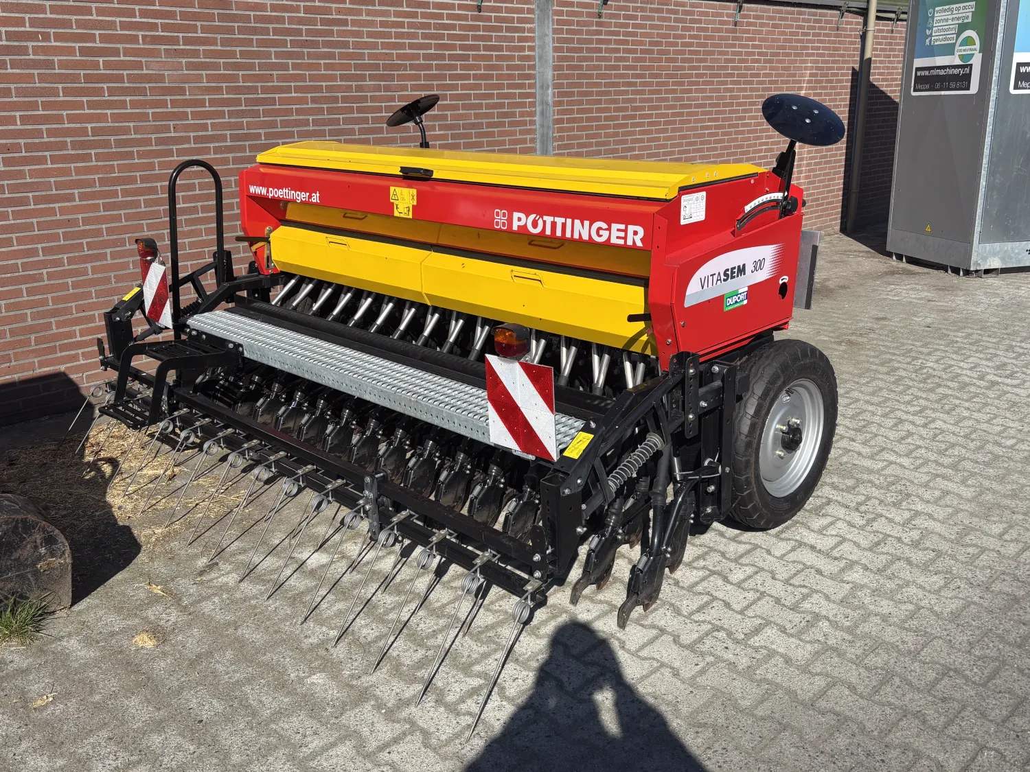 Landbouwmachines: Kiepers, Weilandbloters, Schudders & Meer