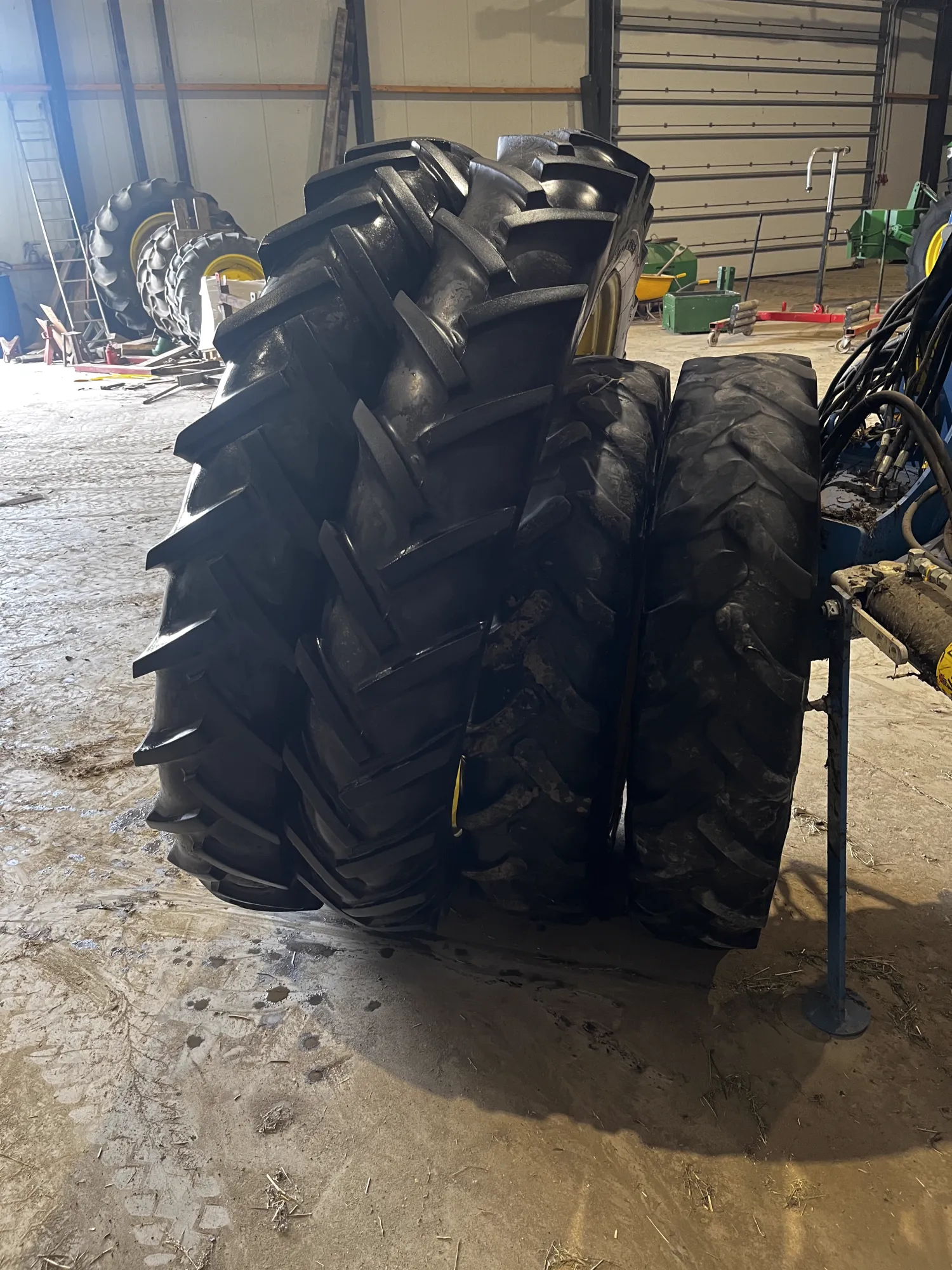 Σετ τροχών καλλιέργειας σε γραμμές 270/95R32 & 11.2-48 σε ζάντες John Deere