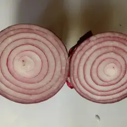 Zbiór Czerwonej Cebuli REDMATE: Wysoka Jakość i Plon