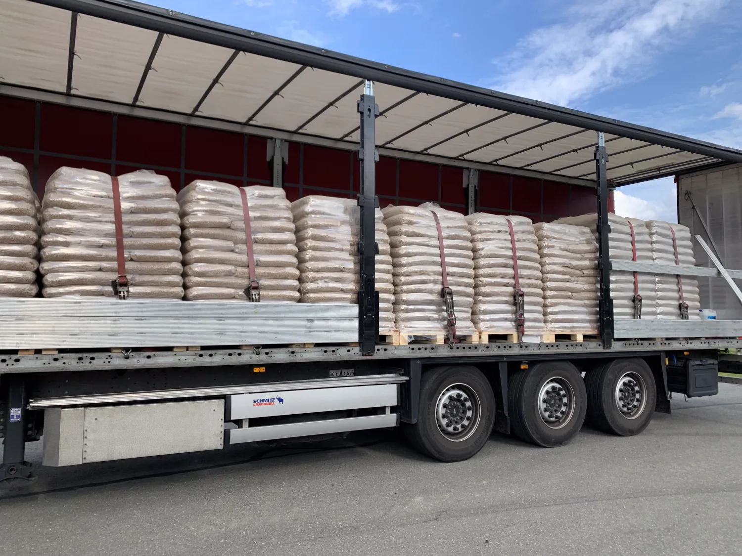 Transport beschikbaar: Onderlossers, Walkingfloor, Tautliner, Koelers