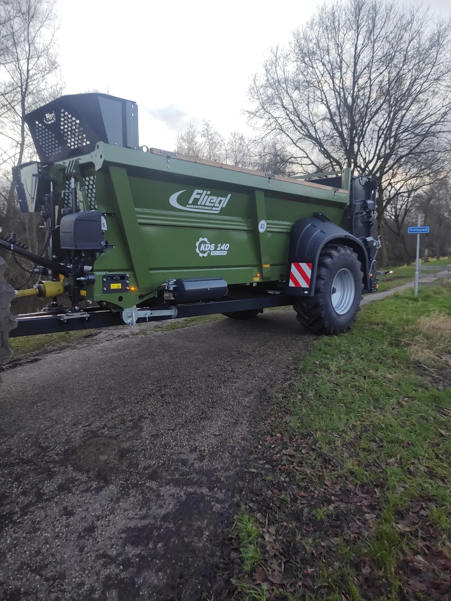 FLIEGL KDS140 Meststrooier te koop | 14m³ | Isobus | Breedstrooier