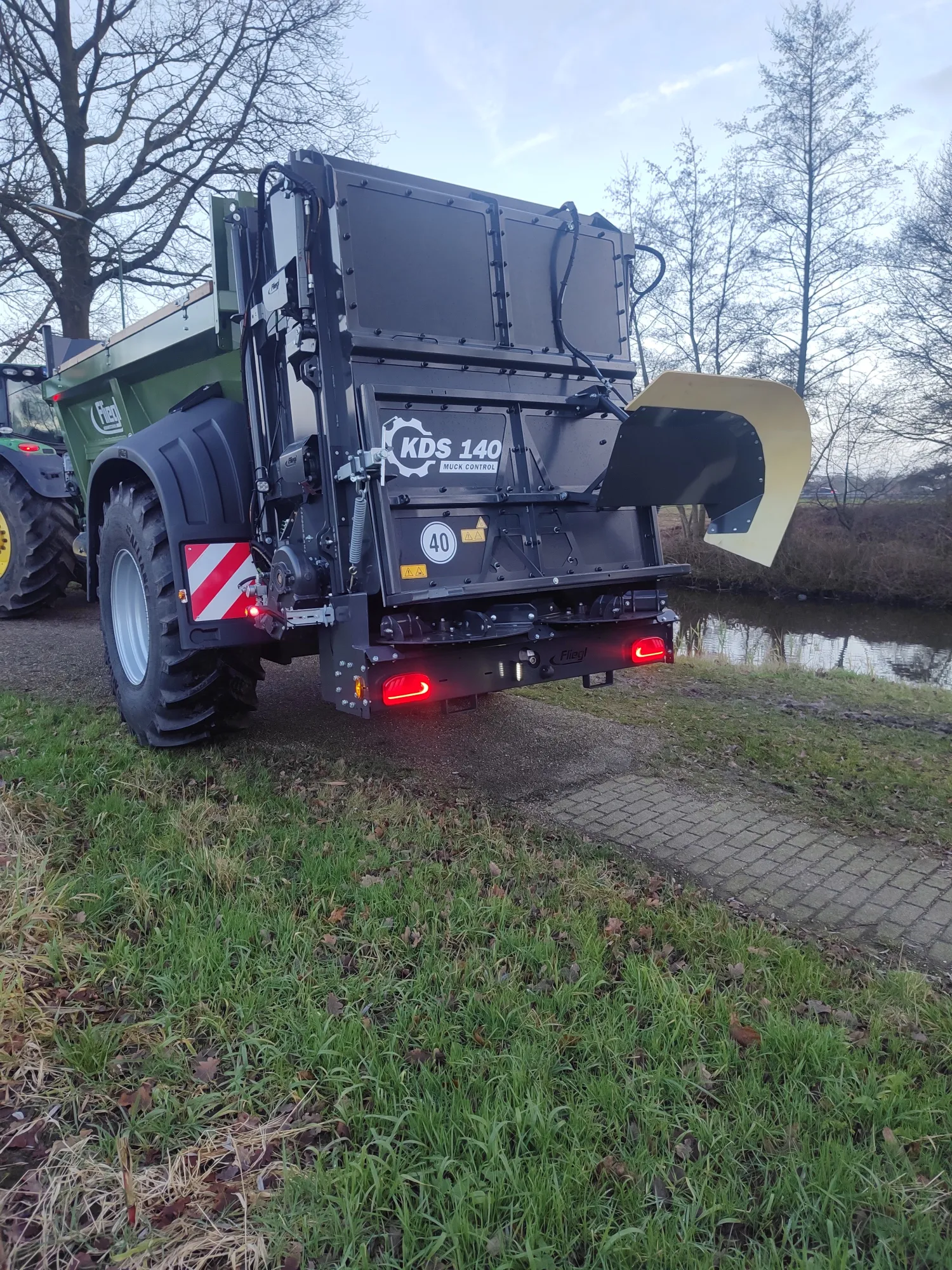 FLIEGL KDS140 Meststrooier te koop | 14m³ | Isobus | Breedstrooier