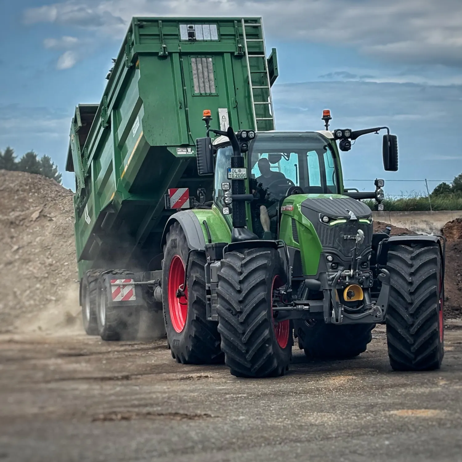 Fendt Traktor & Container Vermietung bei Wildeshausen