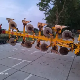 Rumptstad 4-schaar ploeg met hydraulische verstelling