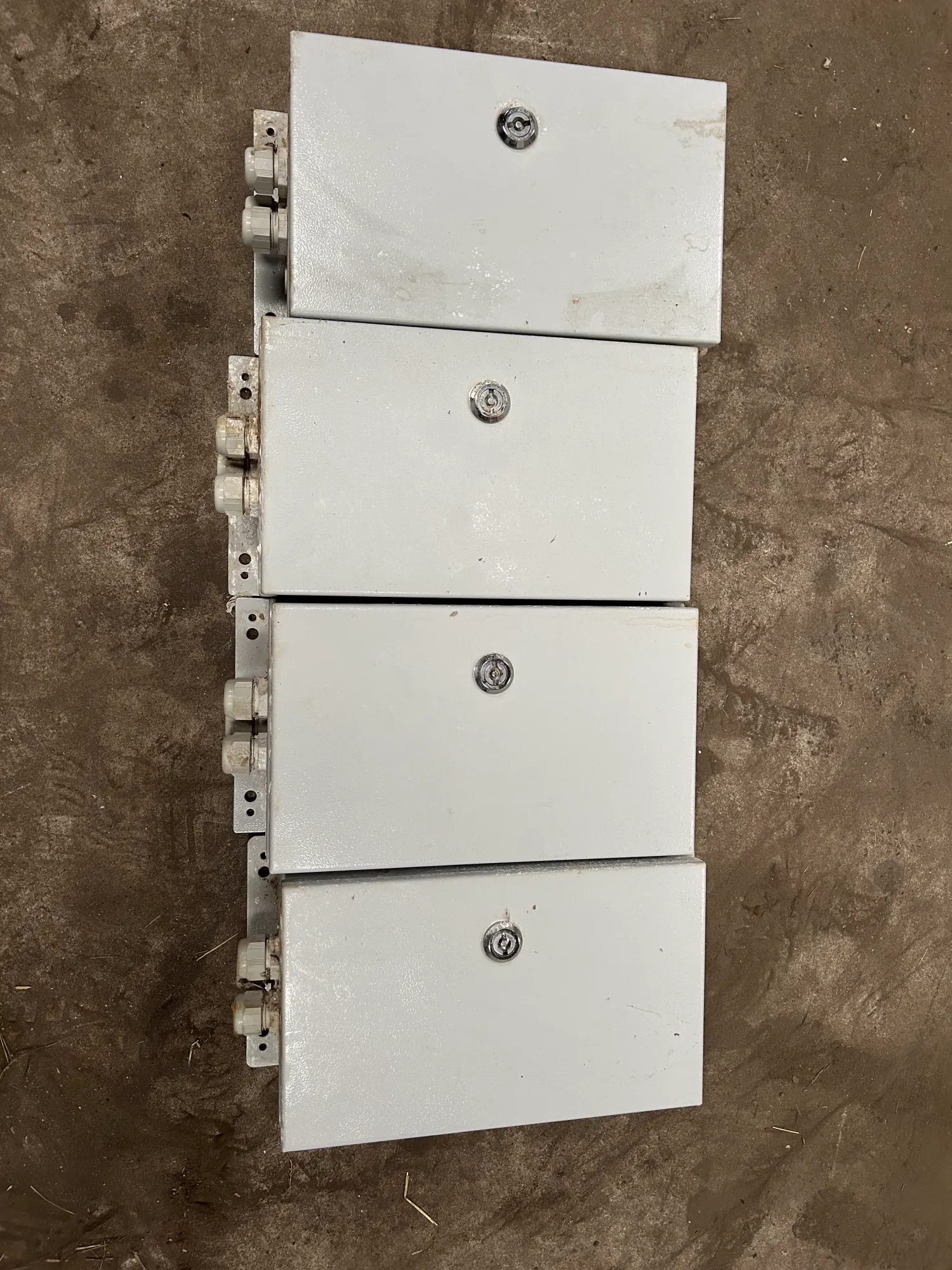 Electrische Kasten: Gebruikt in Pluimveestal - 30x18x12