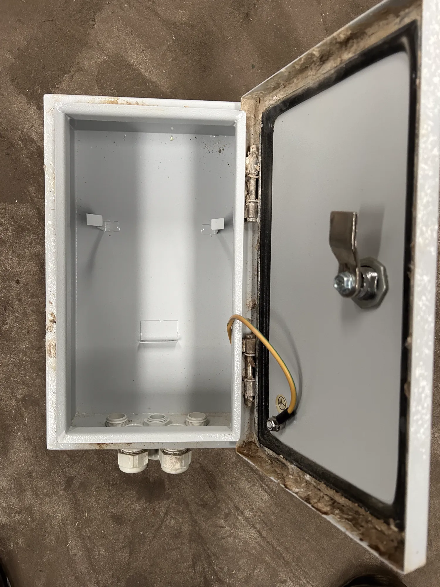 Electrische Kasten: Gebruikt in Pluimveestal - 30x18x12