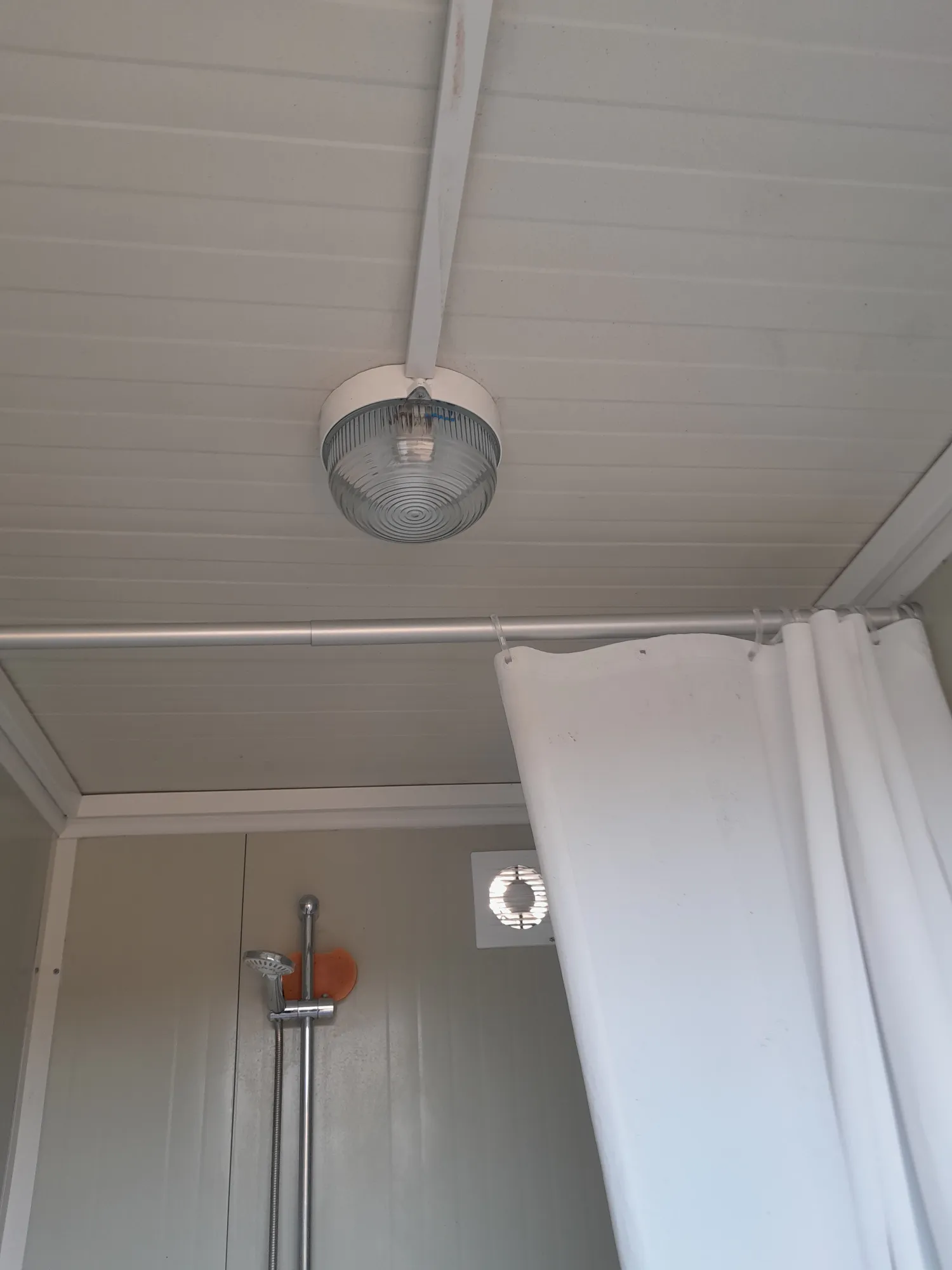 Mobiele Douche Units voor Seizoenswerk - Eenvoudig aan te sluiten