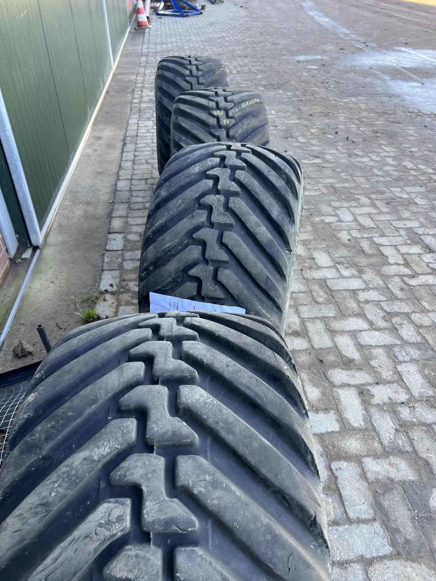 Shovelbanden met velg 500/40R17.5 - Nieuwstaat