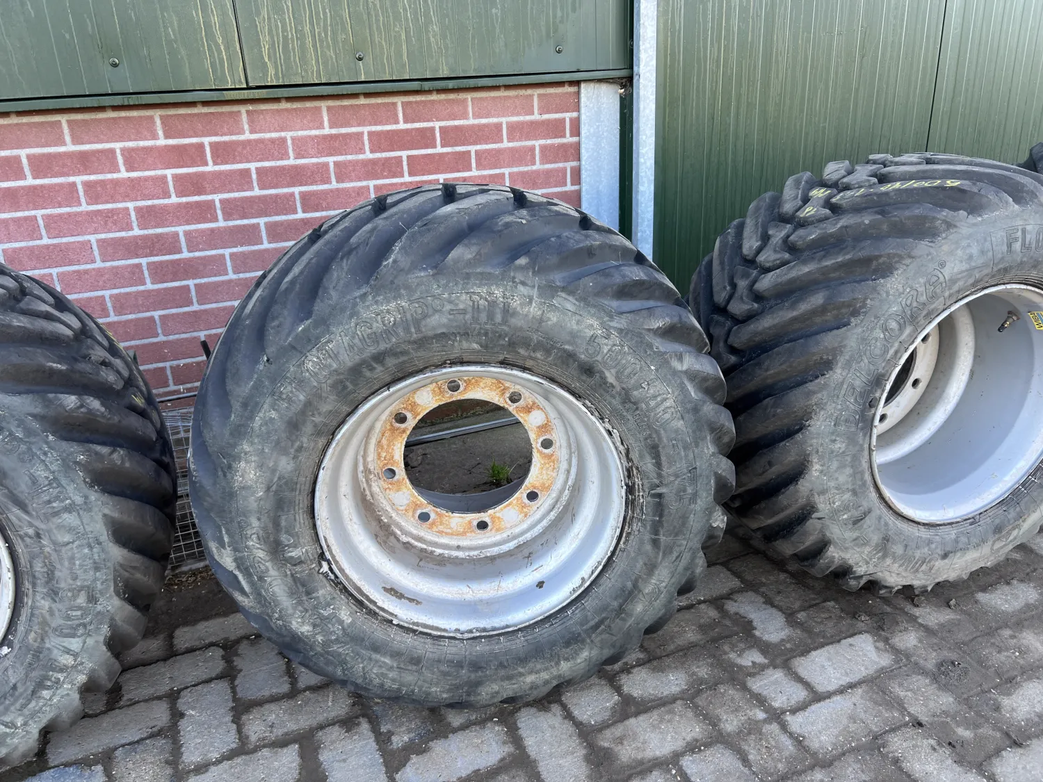 Shovelbanden met velg 500/40R17.5 - Nieuwstaat