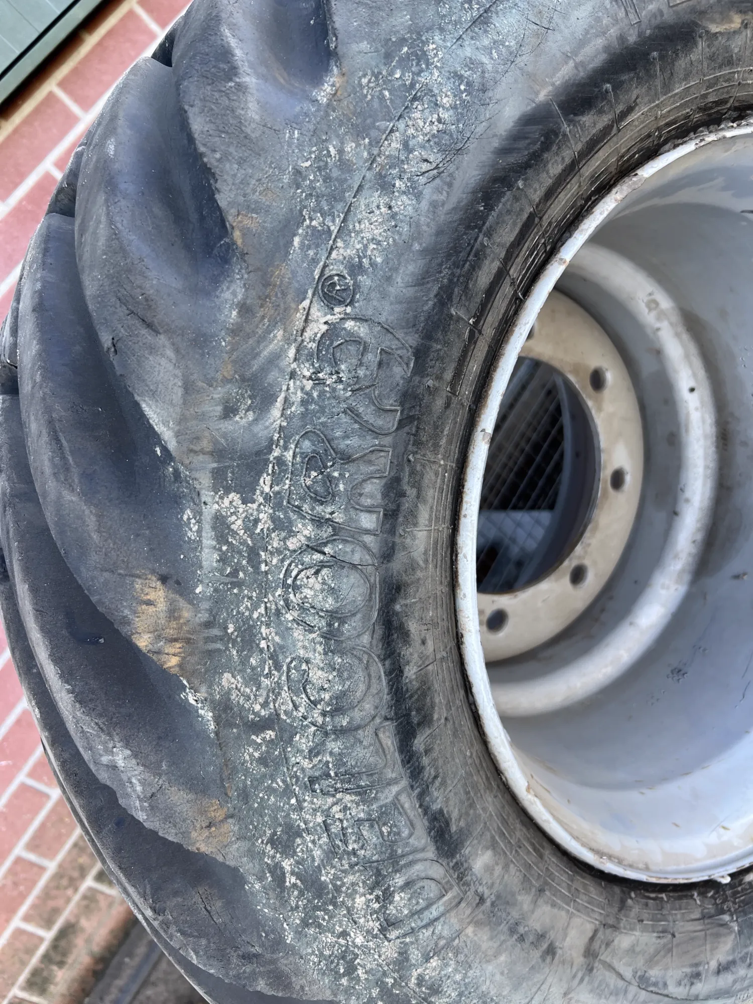 Shovelbanden met velg 500/40R17.5 - Nieuwstaat
