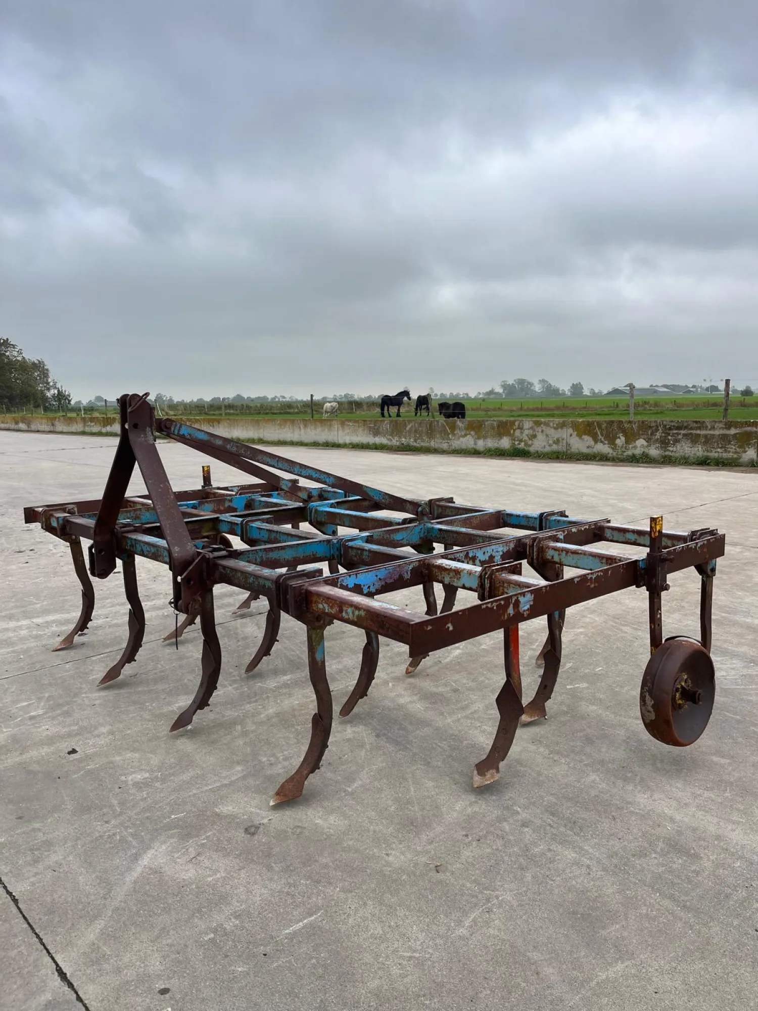 Cultivator de vânzare - Lățime 340 cm - Stare bună