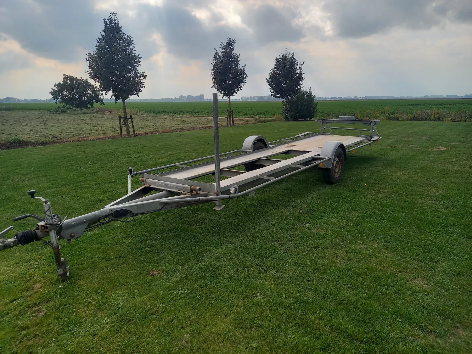 Kar voor opschepmachine met kenteken
