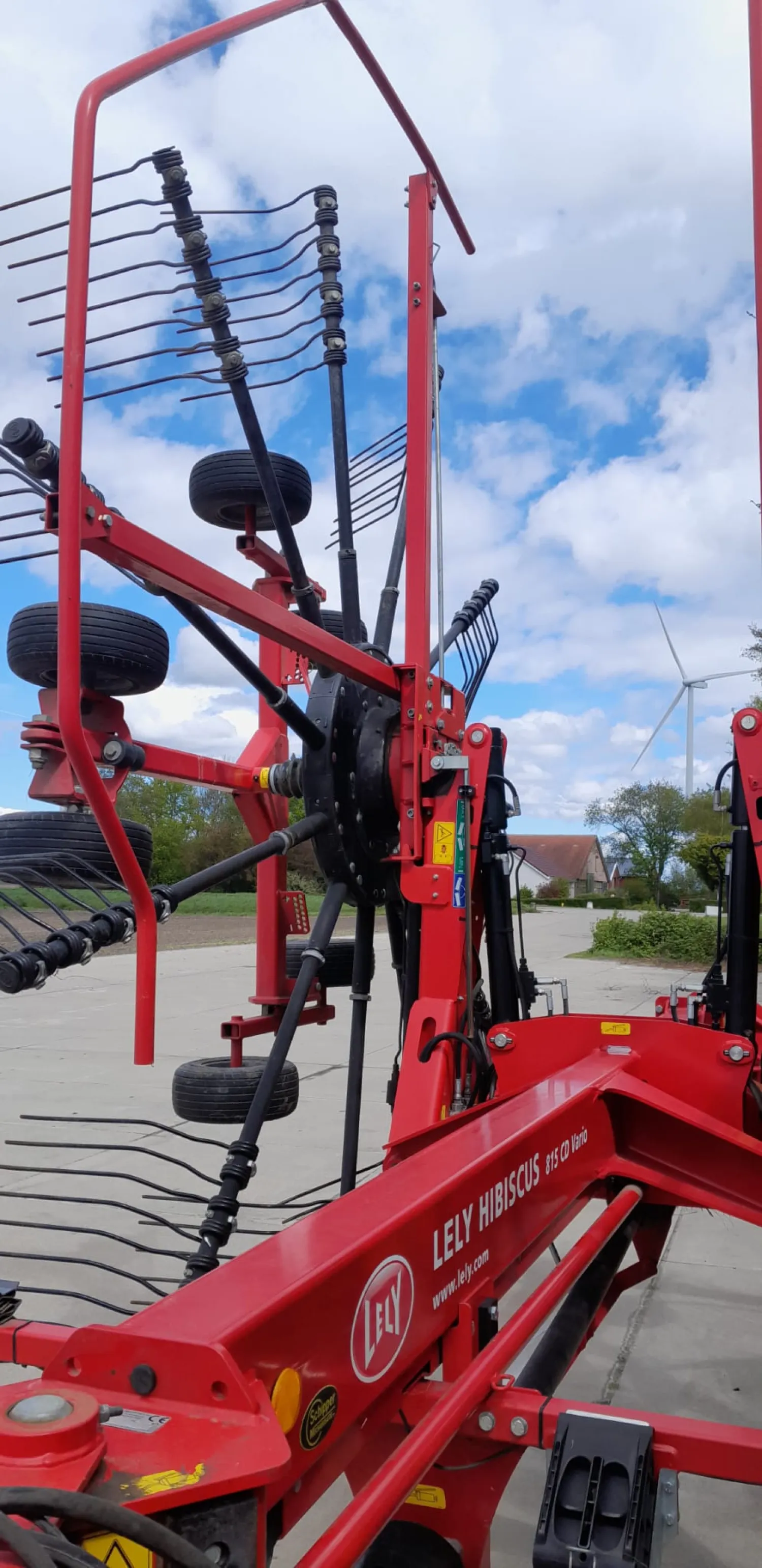 Lely Hibiscus 815 CD Vario uit 2017 - Getrokken hark