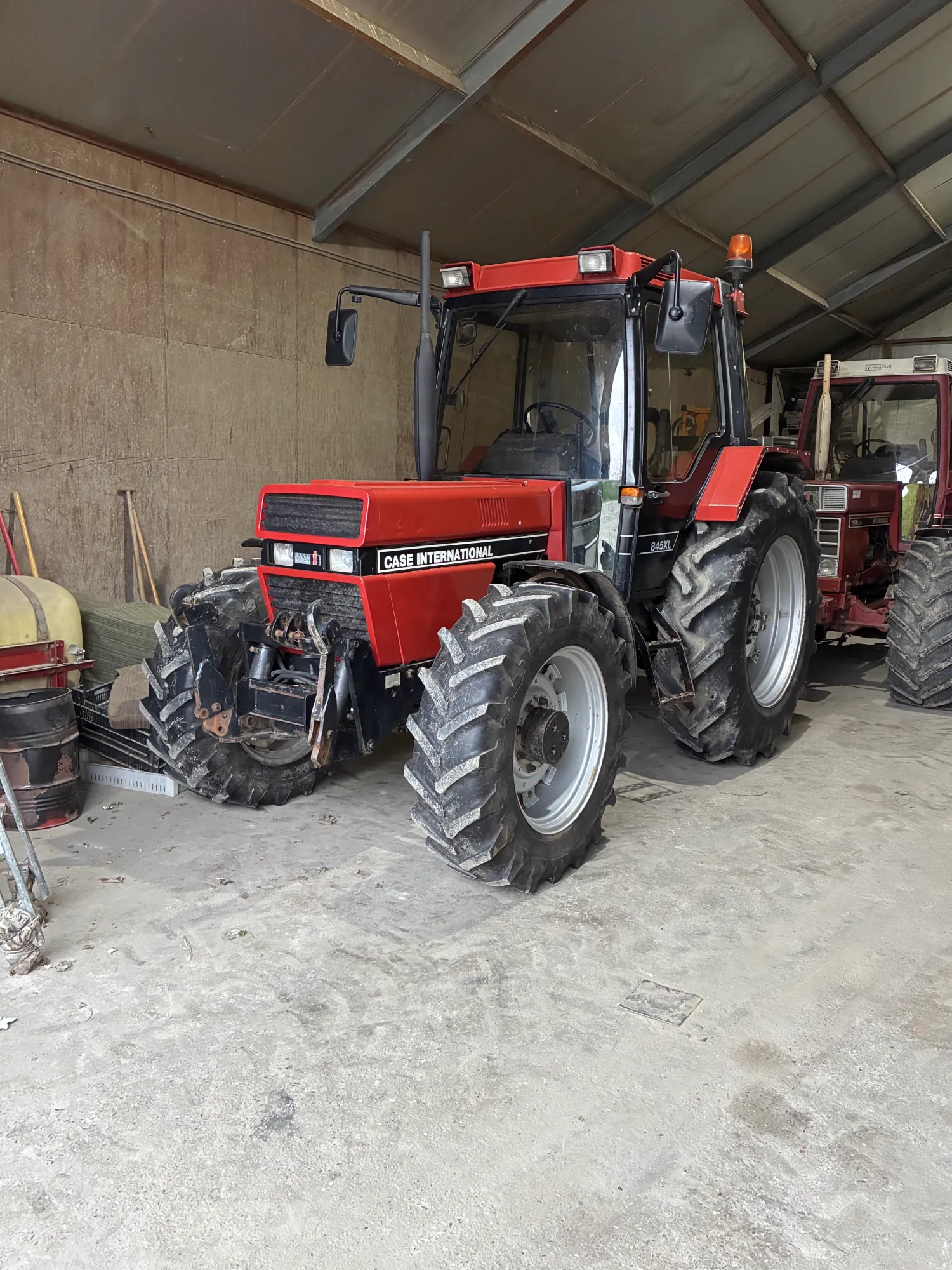 Case IH 845-tractor: Zuidberg fronthef, goede staat