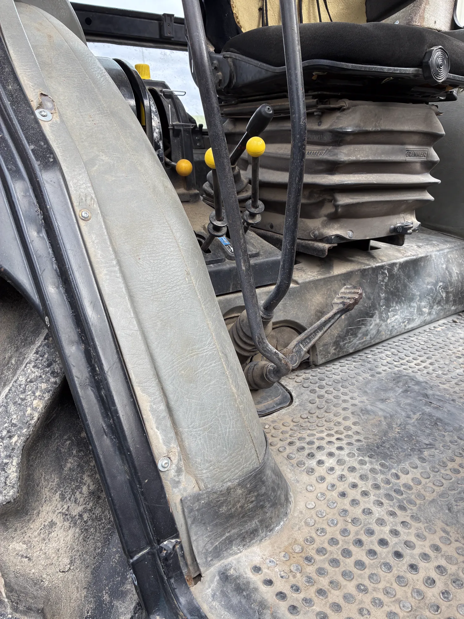 Case IH 845-tractor: Zuidberg fronthef, goede staat