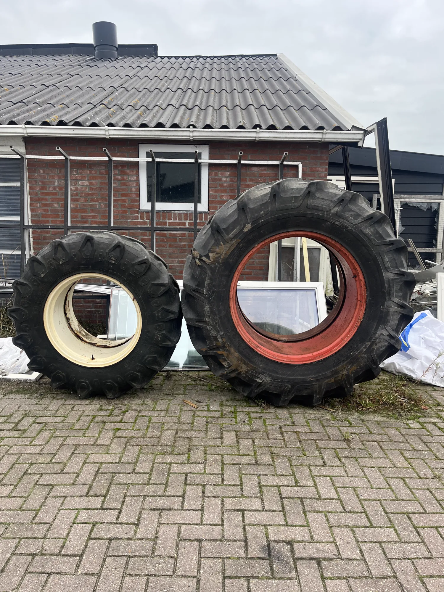 Dubbellucht banden set 20.8 38 & 16.9 28 te koop