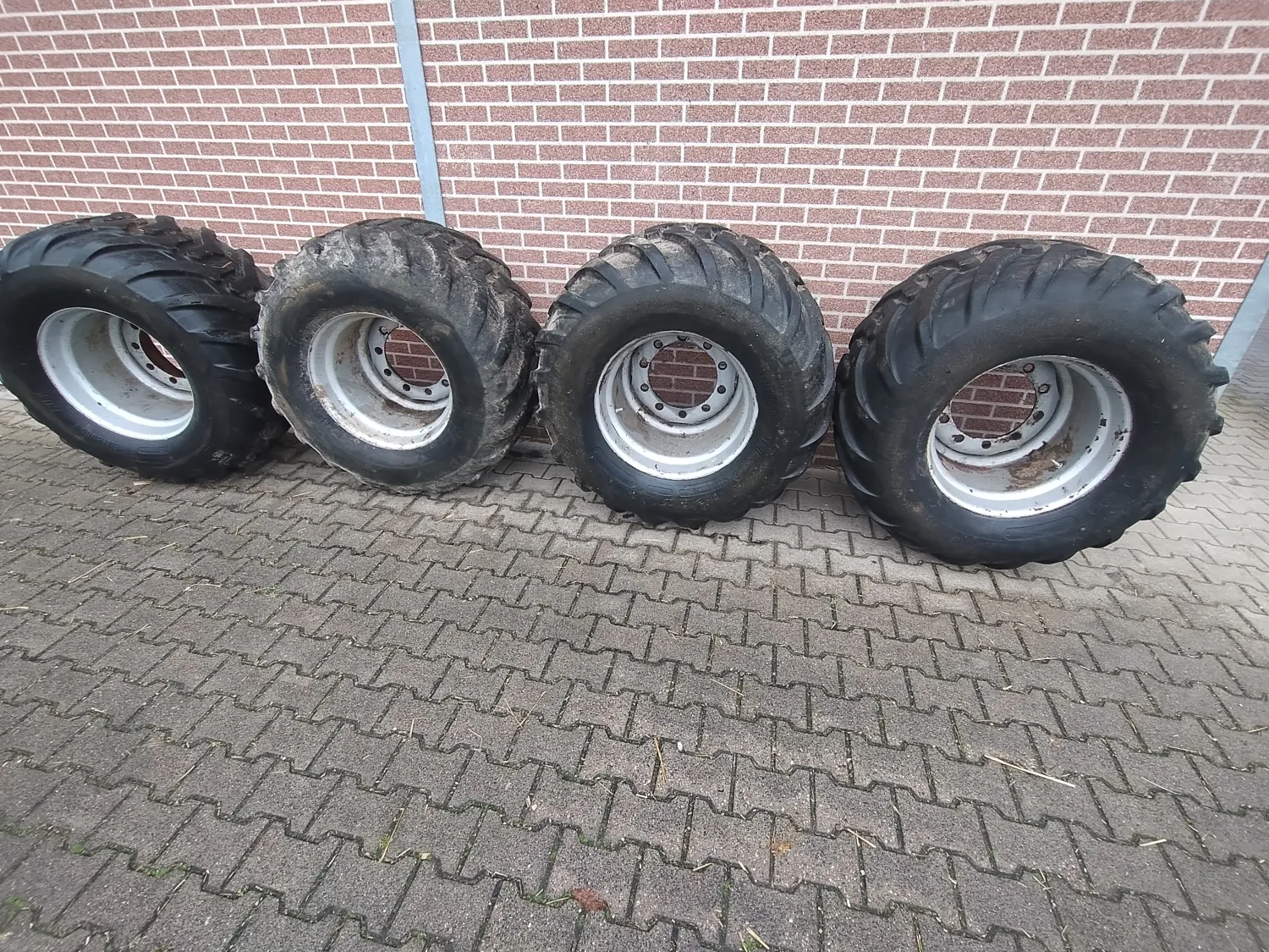 Trelleborg kran dæk 600/50-22.5 på 10-hullers fælg