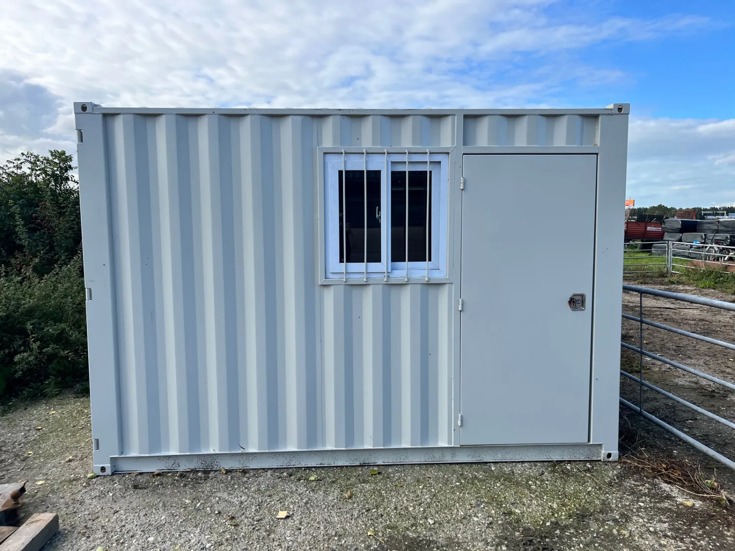 12 ft Opslagcontainer met Extra Raam en Deur