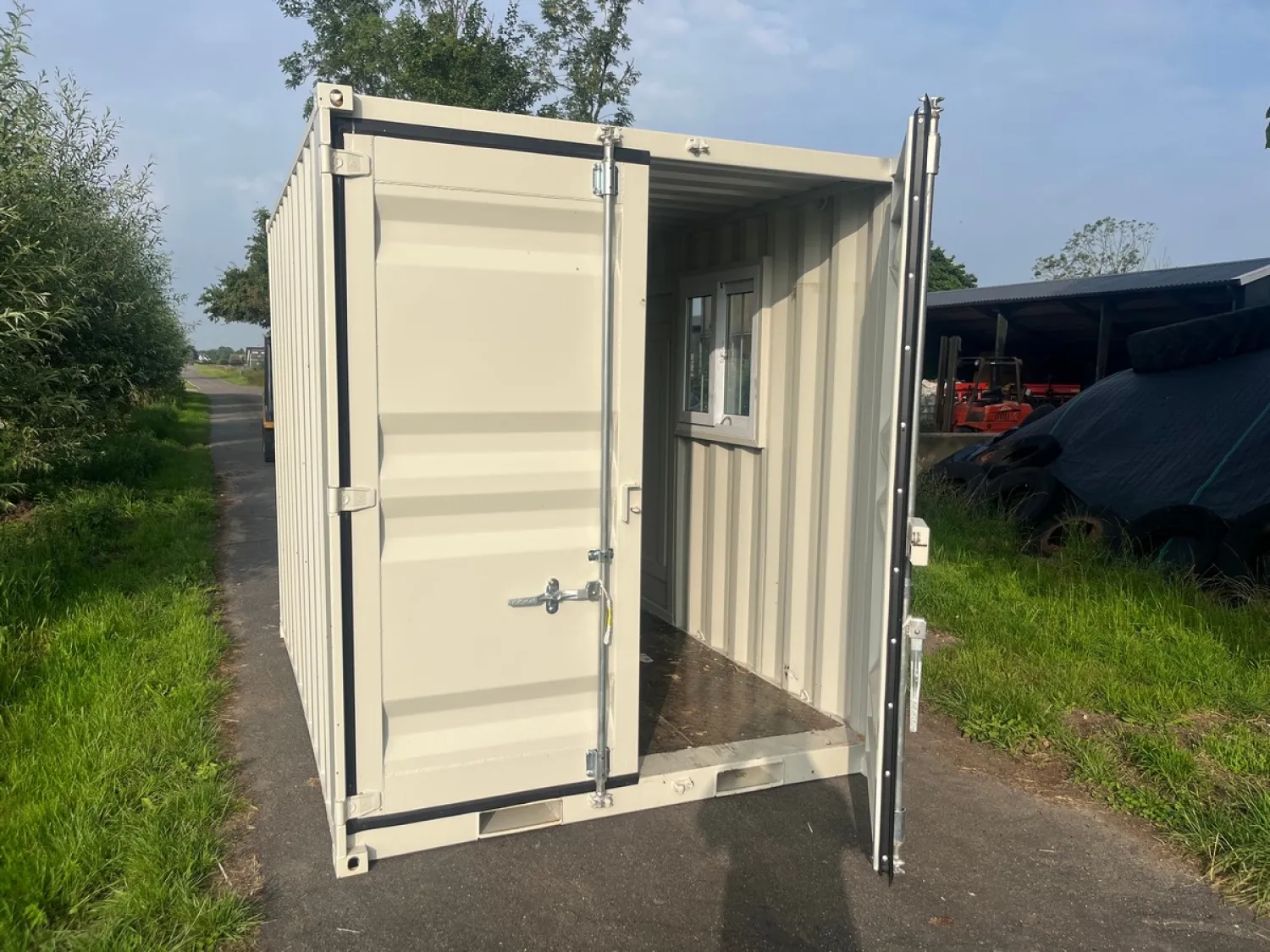 12 ft Opslagcontainer met Extra Raam en Deur