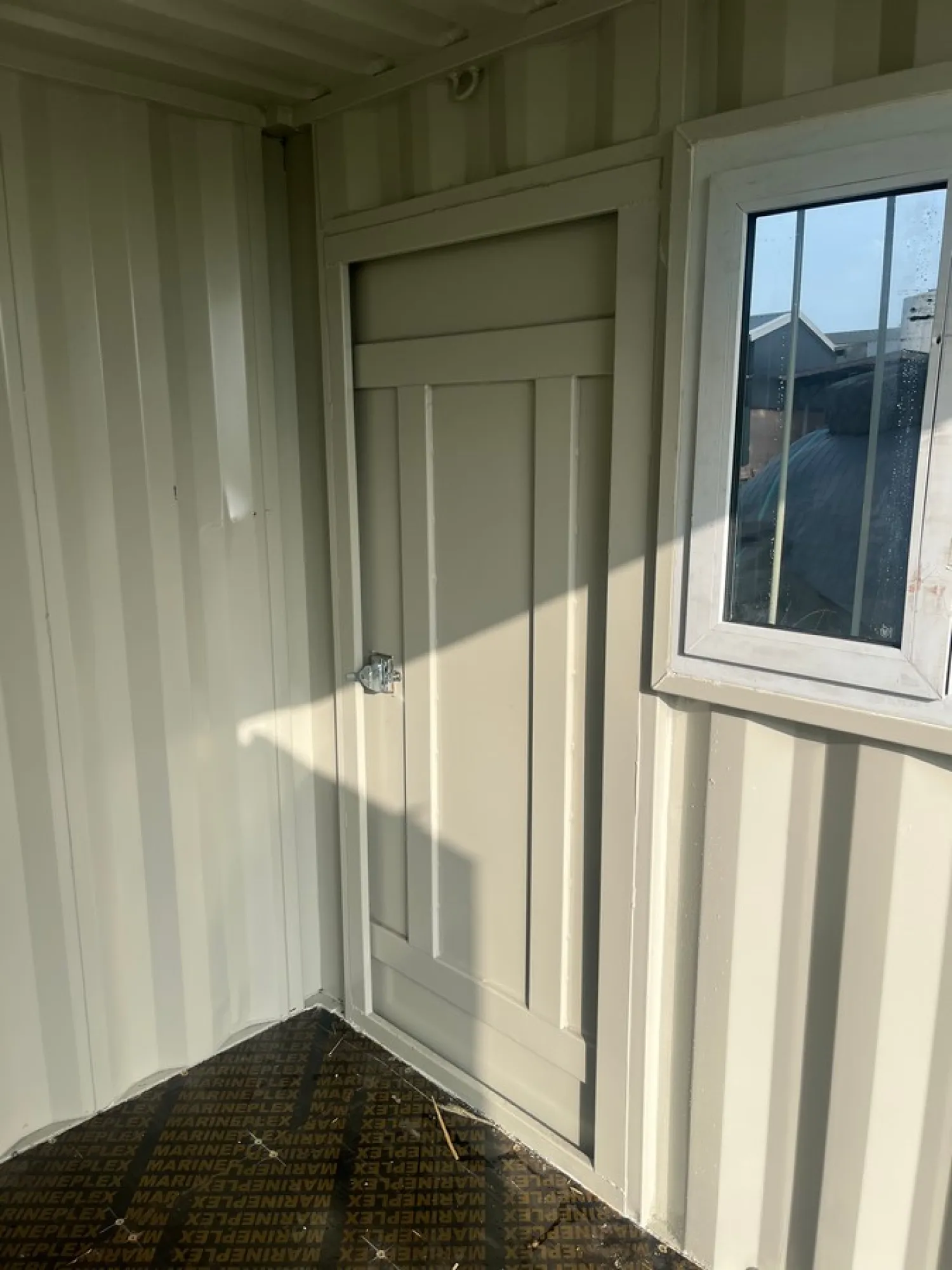 12 ft Opslagcontainer met Extra Raam en Deur