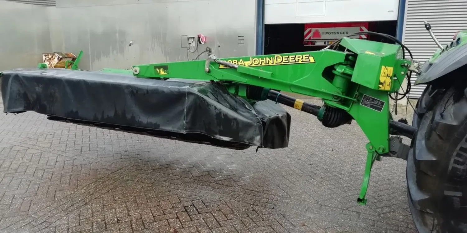 John Deere 328A Maaier uit 2012 te koop