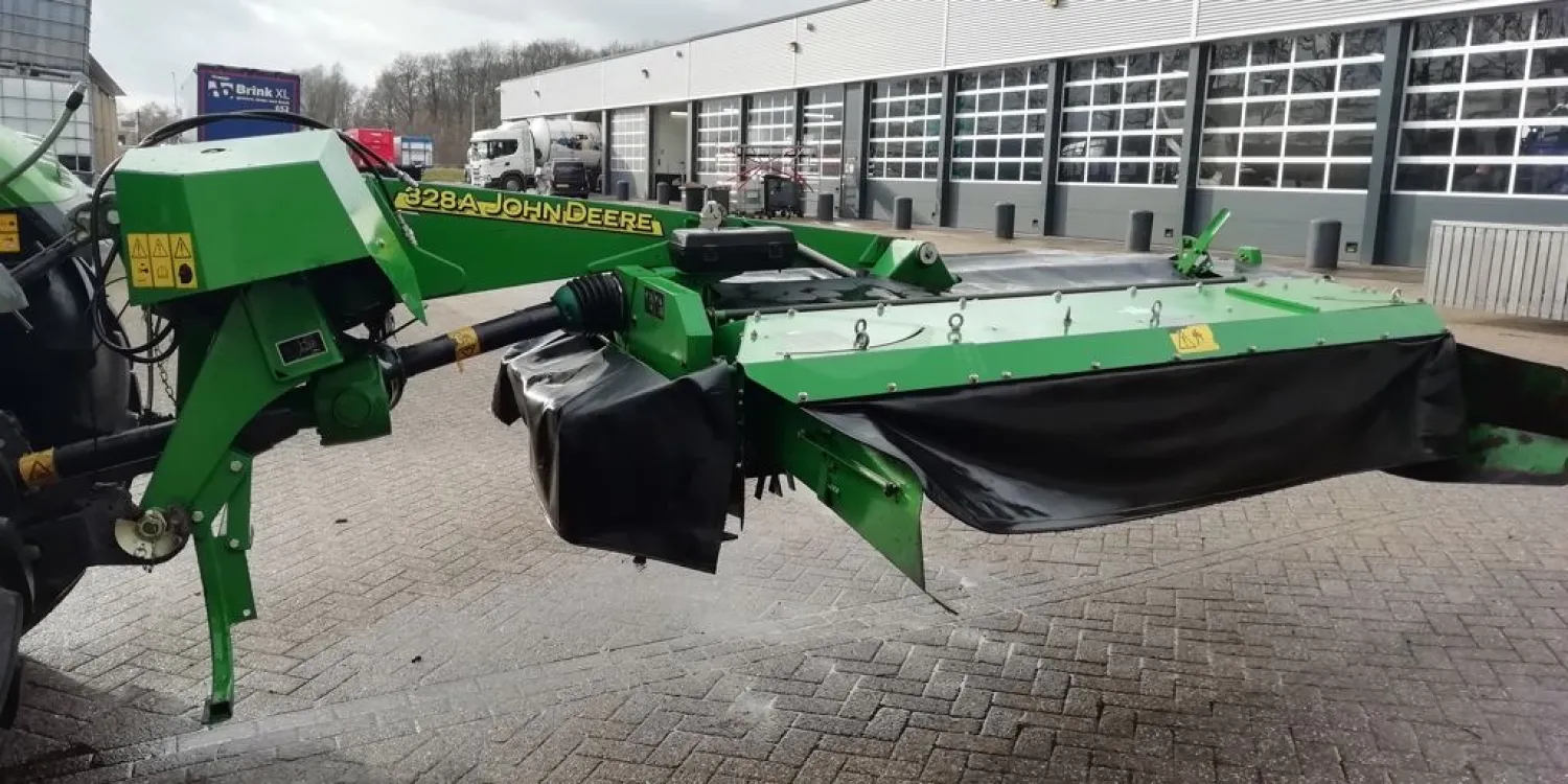 John Deere 328A Maaier uit 2012 te koop