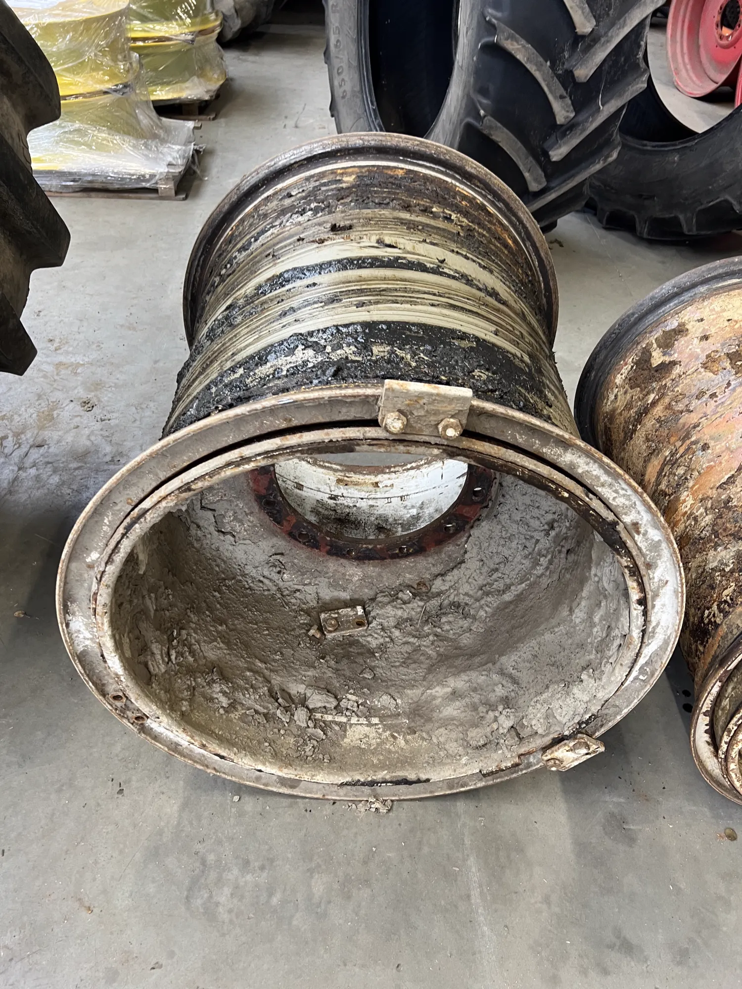 Alliance 1050/50R32 Banden met velg