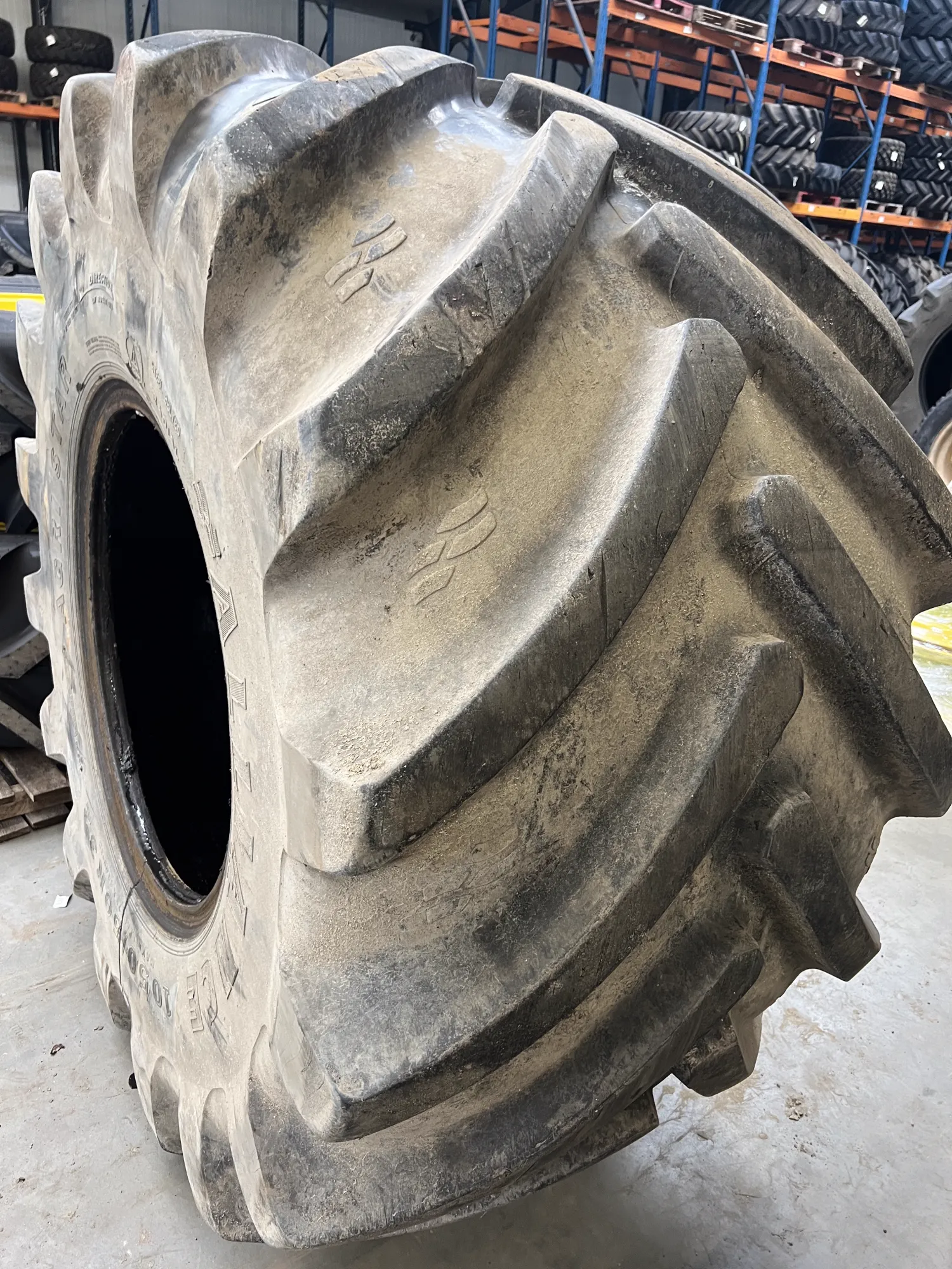 Alliance 1050/50R32 Banden met velg