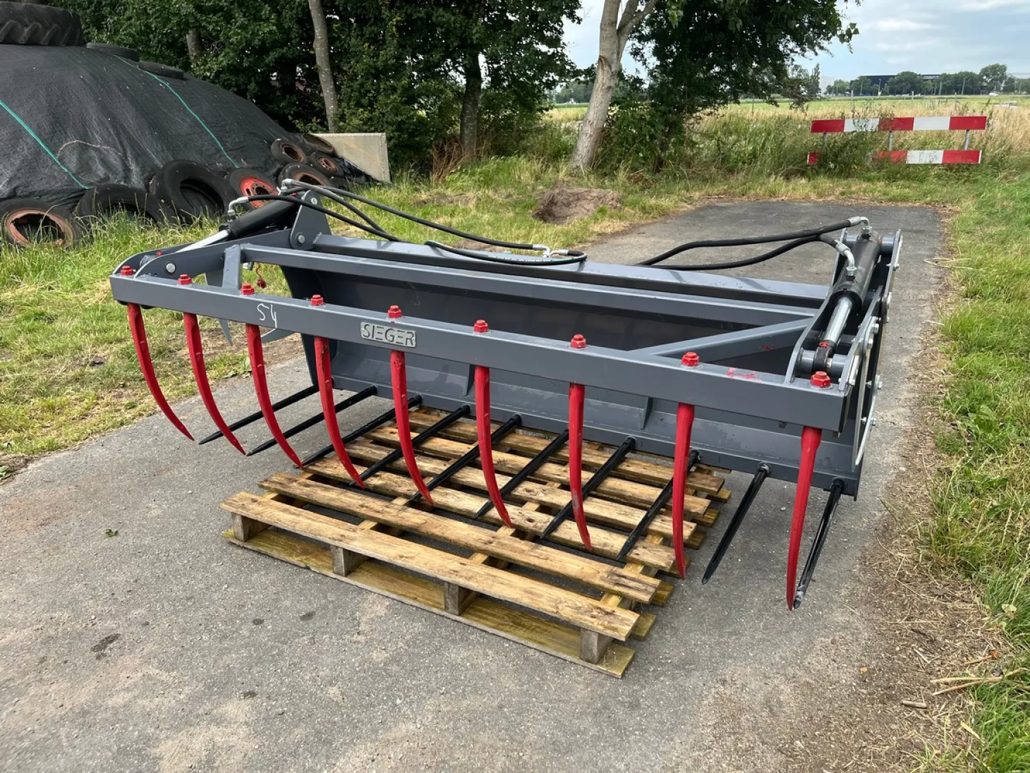 Mestgrijper 220 cm - Nieuw, Euro-aansluiting - Scherpe prijs!