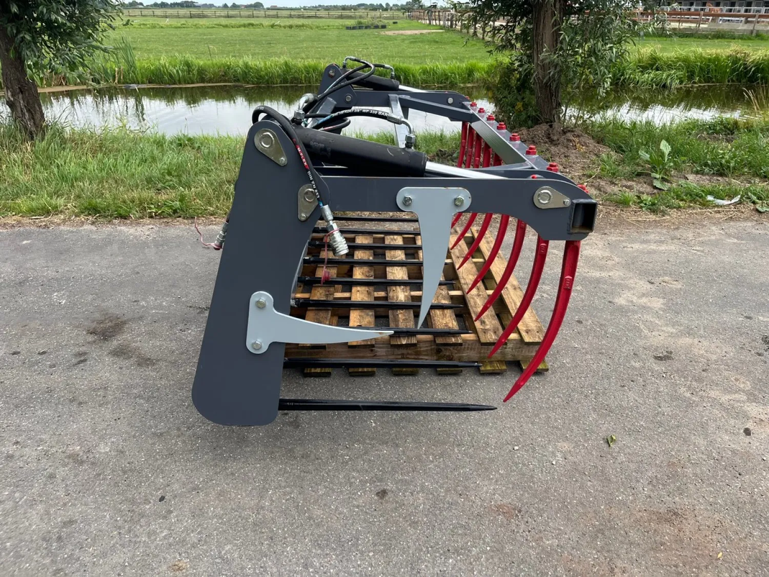 Mestgrijper 220 cm - Nieuw, Euro-aansluiting - Scherpe prijs!