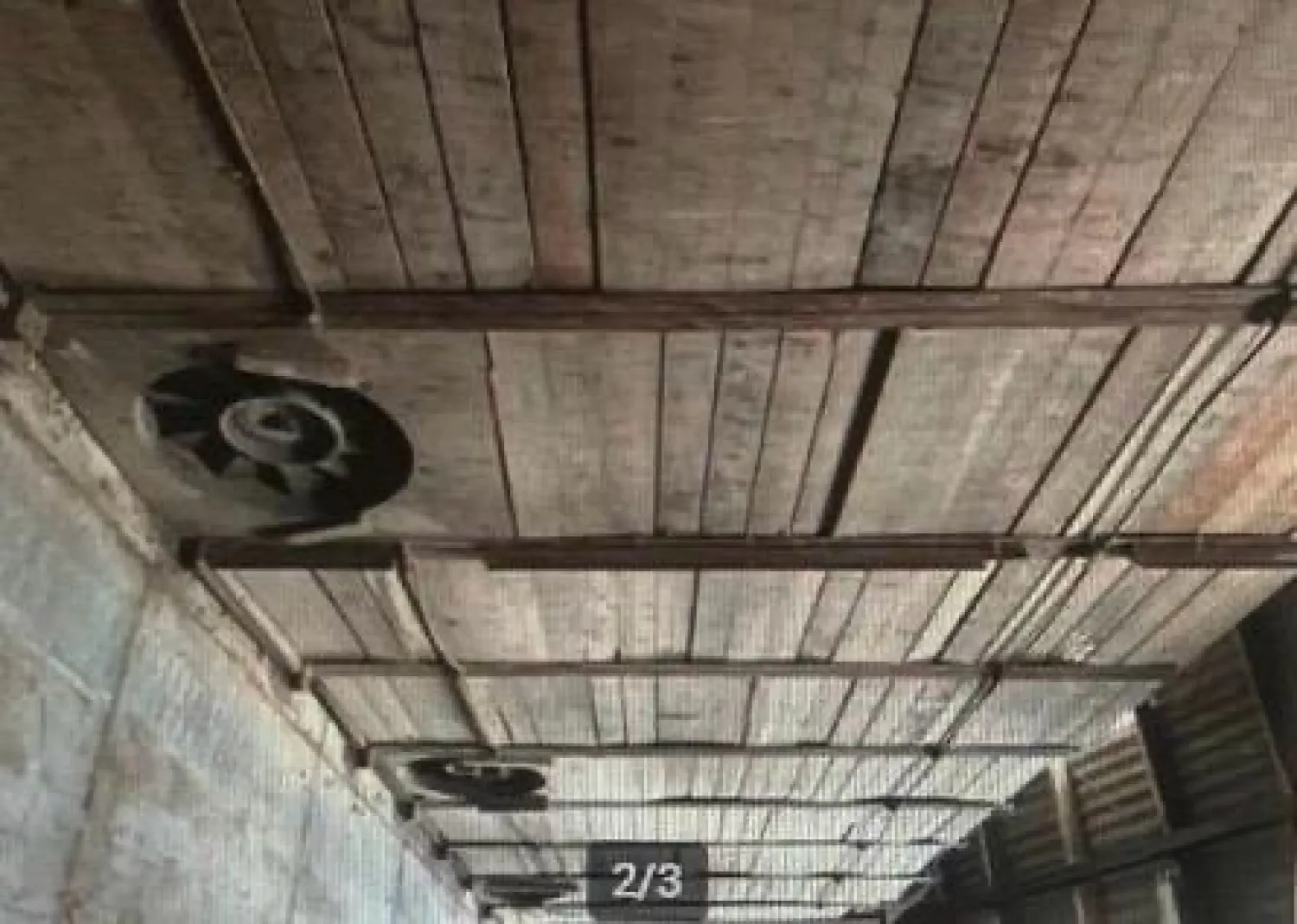 Keerwand 14m breed, 4m hoog met ventilatoren